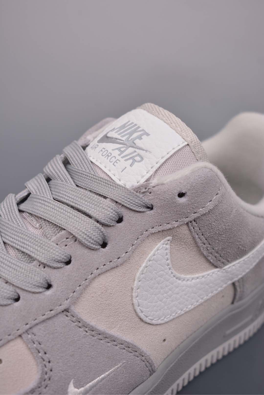  💰170真标💰200公司级💰240纯原版
NK Air Force 1 Low 纯原版
原楦头原纸板 打造纯正空军版型
专注外贸渠道 全掌内置蜂窝气垫 
原盒配件 原厂中底钢印、拉帮完美   
官方货号：HV3867 0772622
Size：36 36.5 37.5 38 38.5 39 40 40.5 41 42 42.5 43 44 45 
