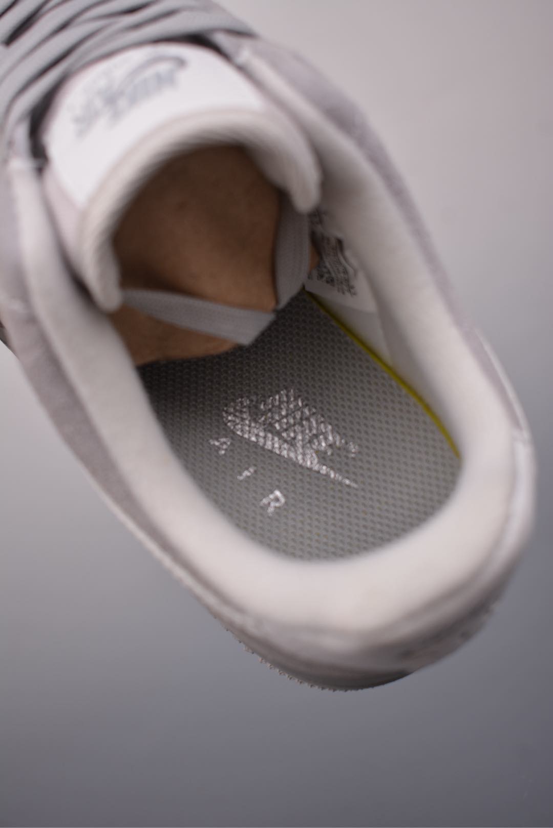  💰170真标💰200公司级💰240纯原版
NK Air Force 1 Low 纯原版
原楦头原纸板 打造纯正空军版型
专注外贸渠道 全掌内置蜂窝气垫 
原盒配件 原厂中底钢印、拉帮完美   
官方货号：HV3867 0772622
Size：36 36.5 37.5 38 38.5 39 40 40.5 41 42 42.5 43 44 45 
