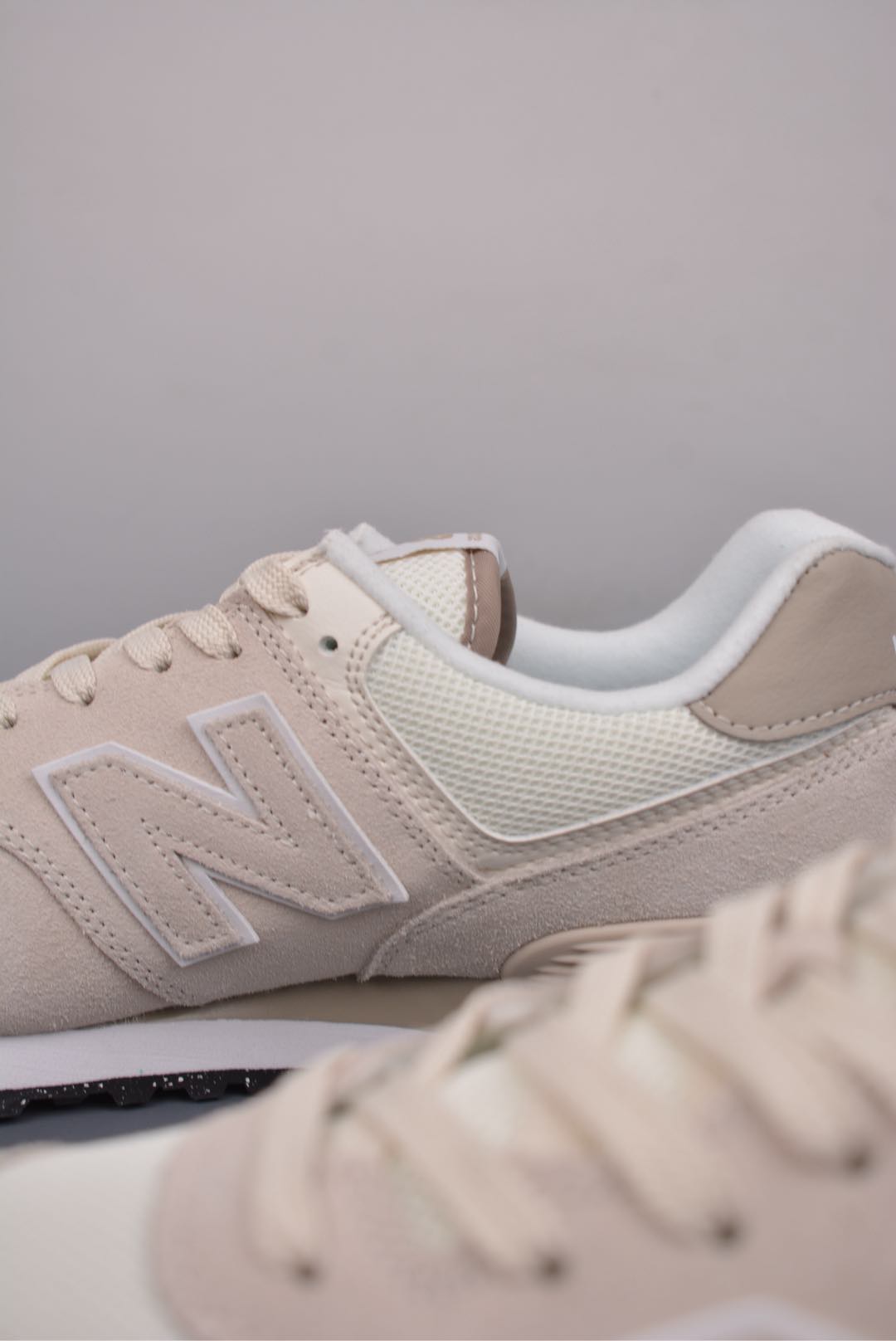  💰200 纯原版 可退换
NB新百伦New Balance U574
低帮复古休闲运动慢跑鞋 纯原版本
采用猪巴革组合网织物鞋面材质
全新4层组合独立私模大底
官方货号: U574SE22722
尺码：36 37 37.5 38 38.5 39.5 40 40.5 41.5 42 42.5 43 44 44.5 45 
