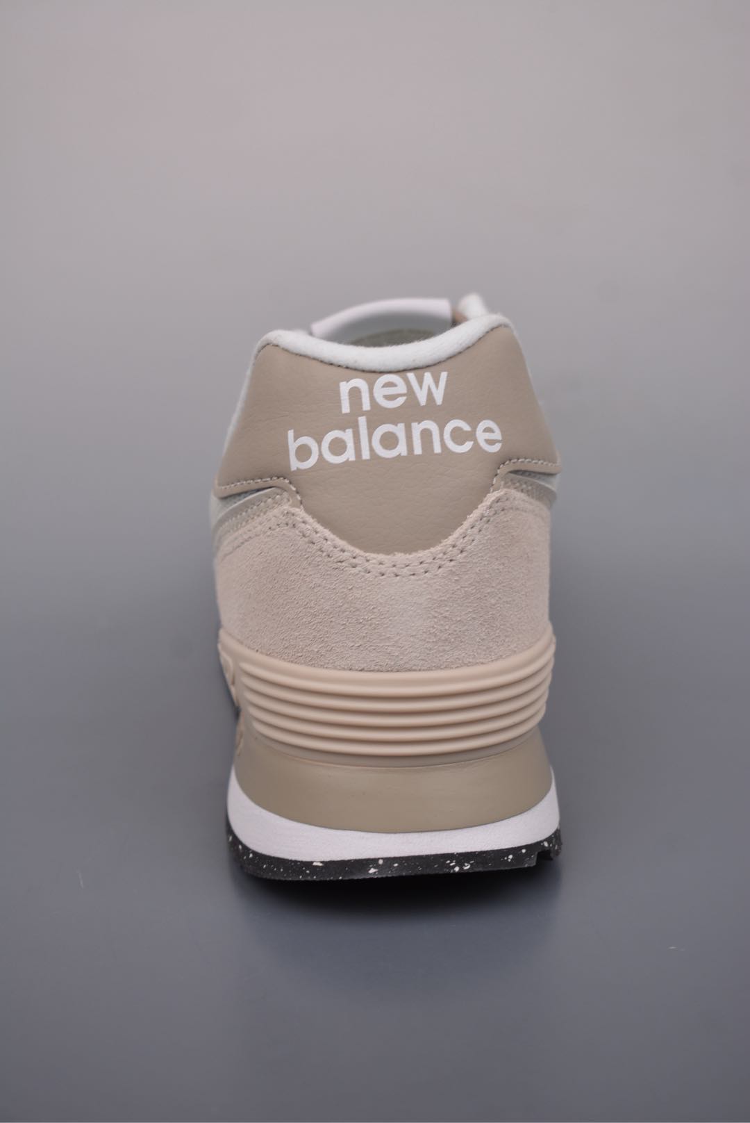 💰200 纯原版 可退换
NB新百伦New Balance U574
低帮复古休闲运动慢跑鞋 纯原版本
采用猪巴革组合网织物鞋面材质
全新4层组合独立私模大底
官方货号: U574SE22722
尺码：36 37 37.5 38 38.5 39.5 40 40.5 41.5 42 42.5 43 44 44.5 45 
