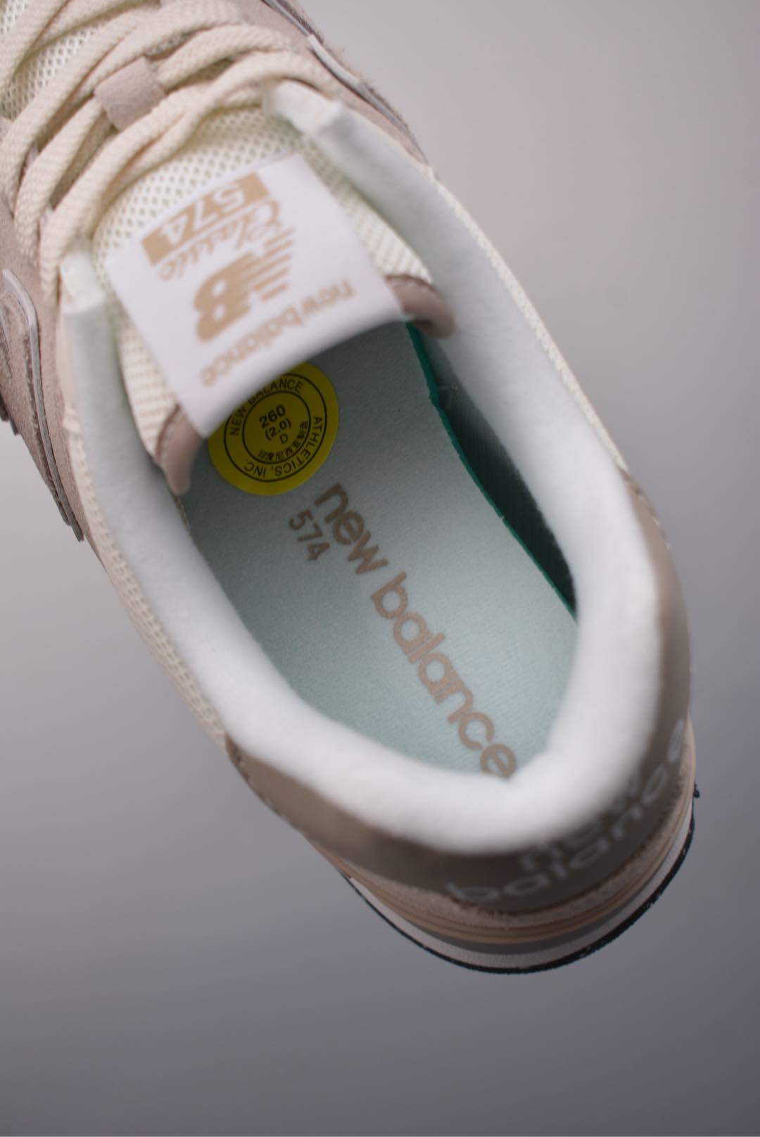  💰200 纯原版 可退换
NB新百伦New Balance U574
低帮复古休闲运动慢跑鞋 纯原版本
采用猪巴革组合网织物鞋面材质
全新4层组合独立私模大底
官方货号: U574SE22722
尺码：36 37 37.5 38 38.5 39.5 40 40.5 41.5 42 42.5 43 44 44.5 45 
