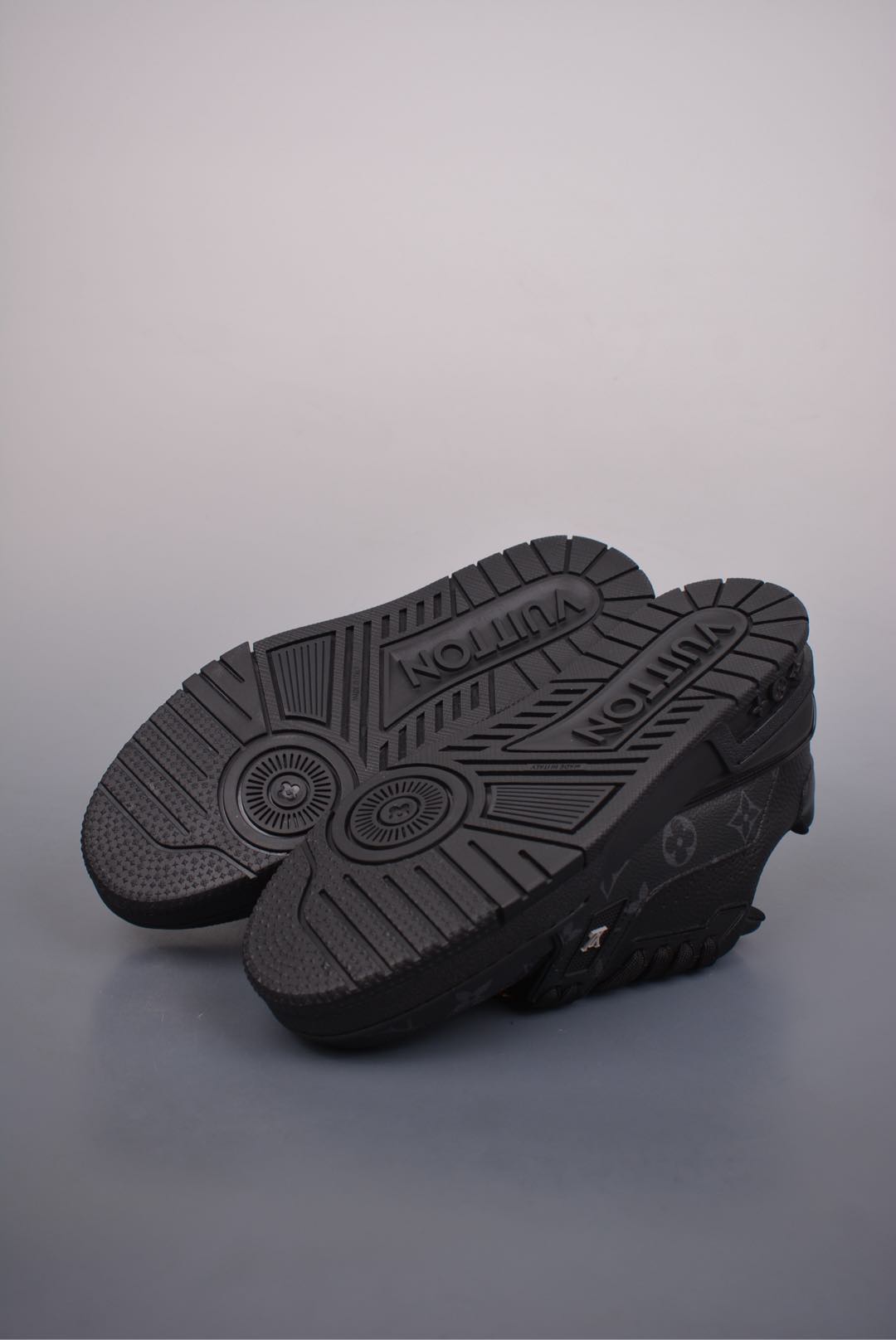 2021s LV Trainer 限定联名 最新配色国内限定无售
