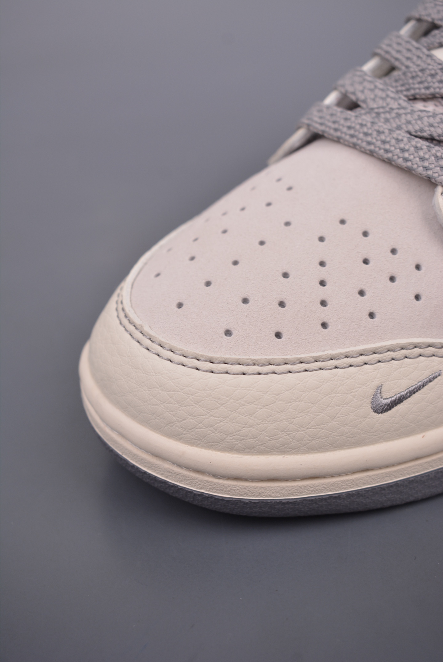 Nike SB Dunk Low Supreme联名  BB7518-025