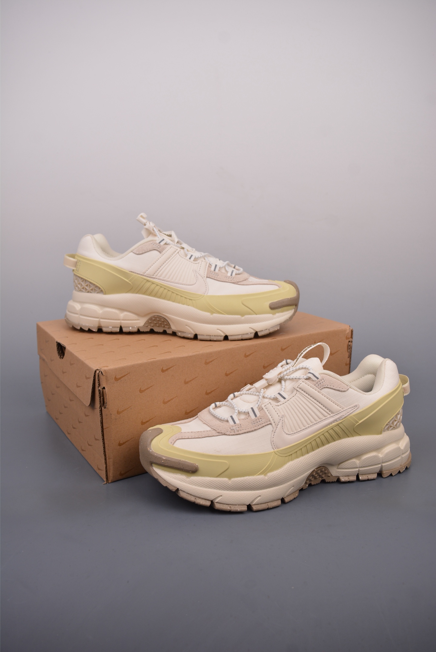 耐克Nike Zoom Vomero Roam 5 Roam 复古跑五代休闲运动慢跑鞋 FV2295-101