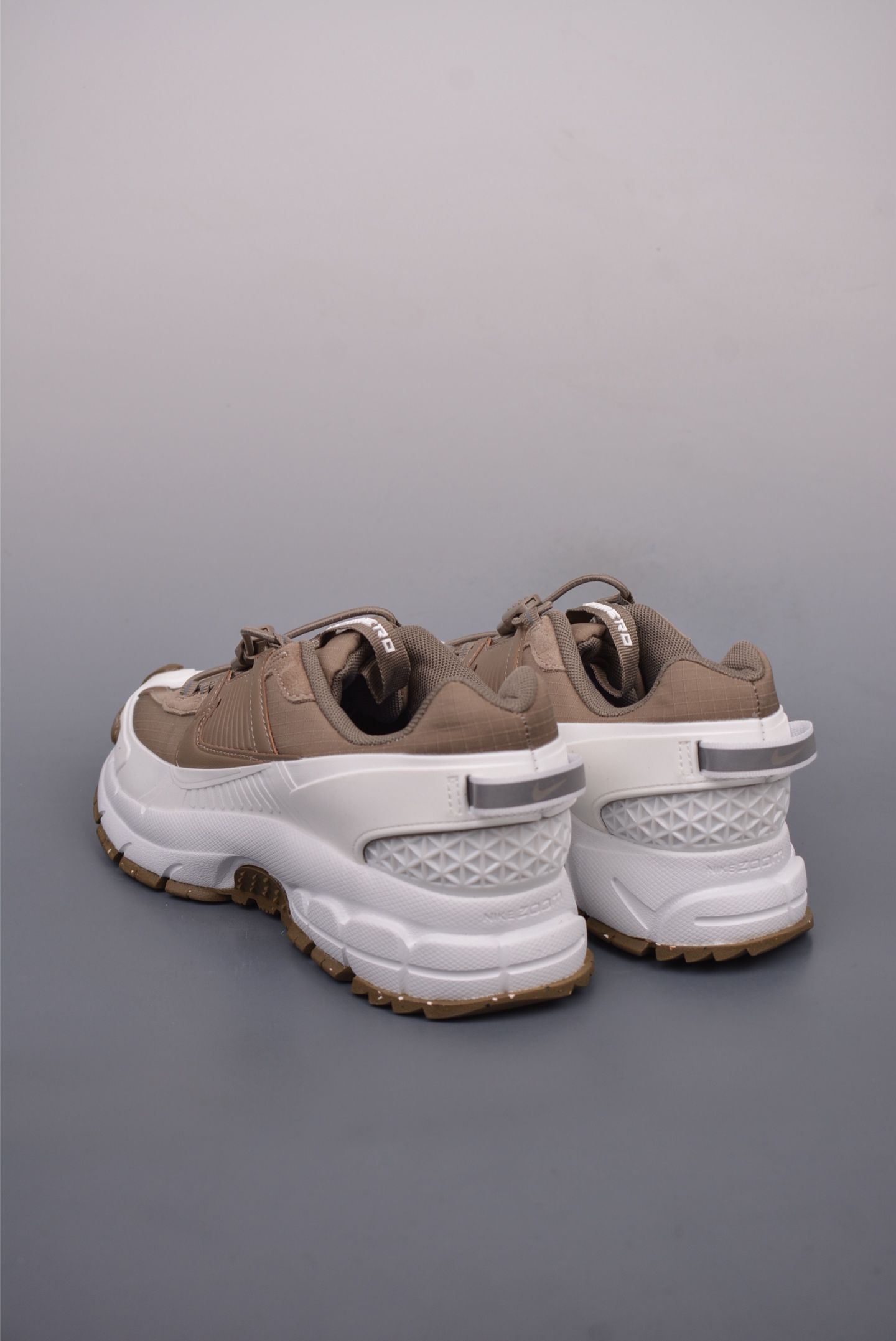 耐克Nike Zoom Vomero Roam 5 Roam 复古跑五代休闲运动慢跑鞋  HQ2181-006