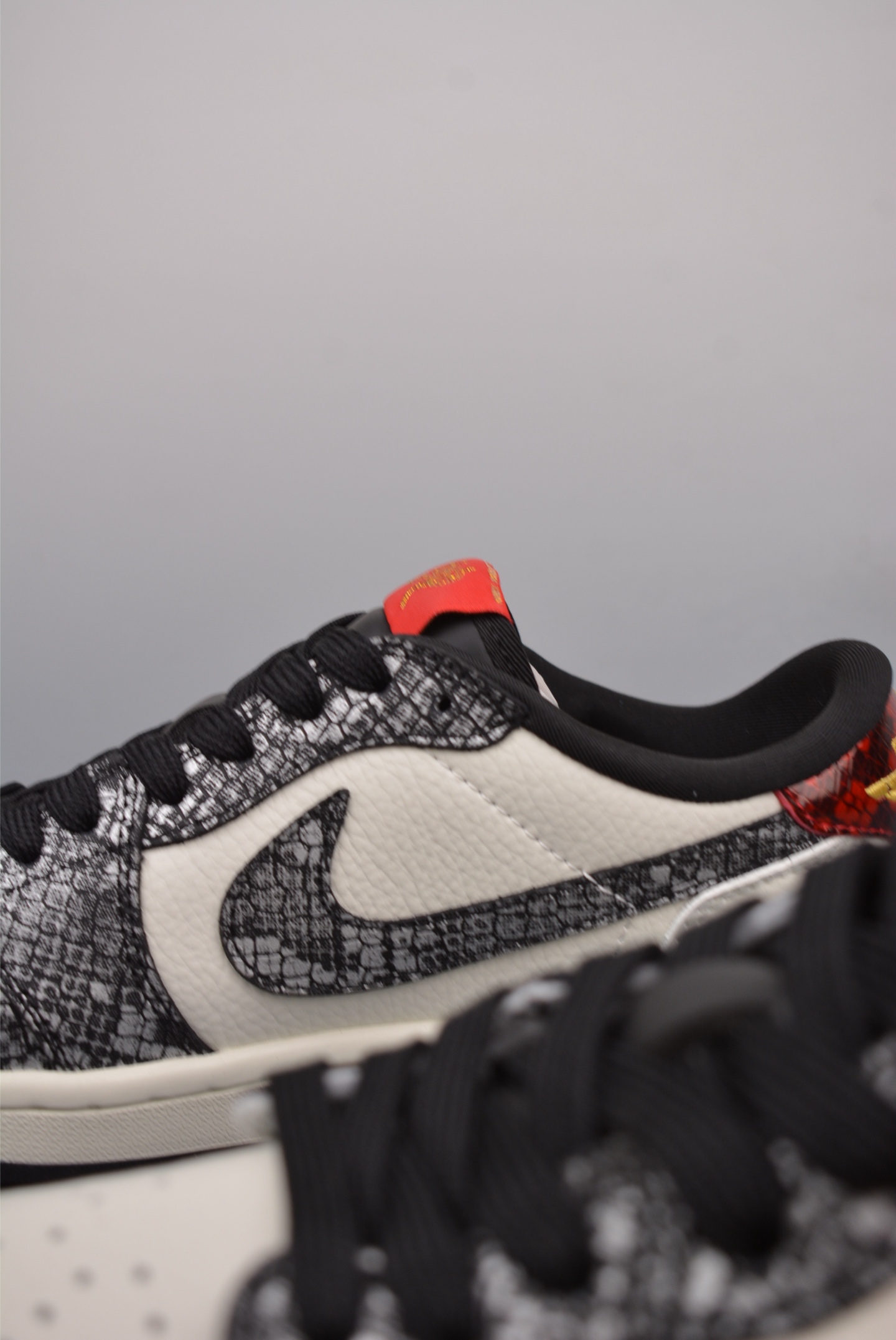 Fragment x Travis Scott x蛇年限定 Air Jordan 1 Low 三方联名倒钩  CH6336-023