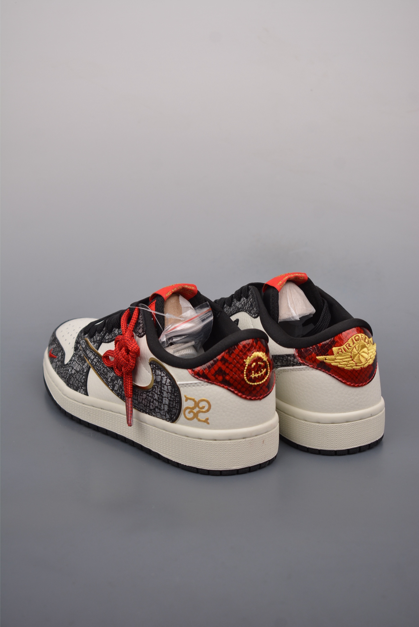Fragment x Travis Scott x蛇年限定 Air Jordan 1 Low 三方联名倒钩  CH6336-023