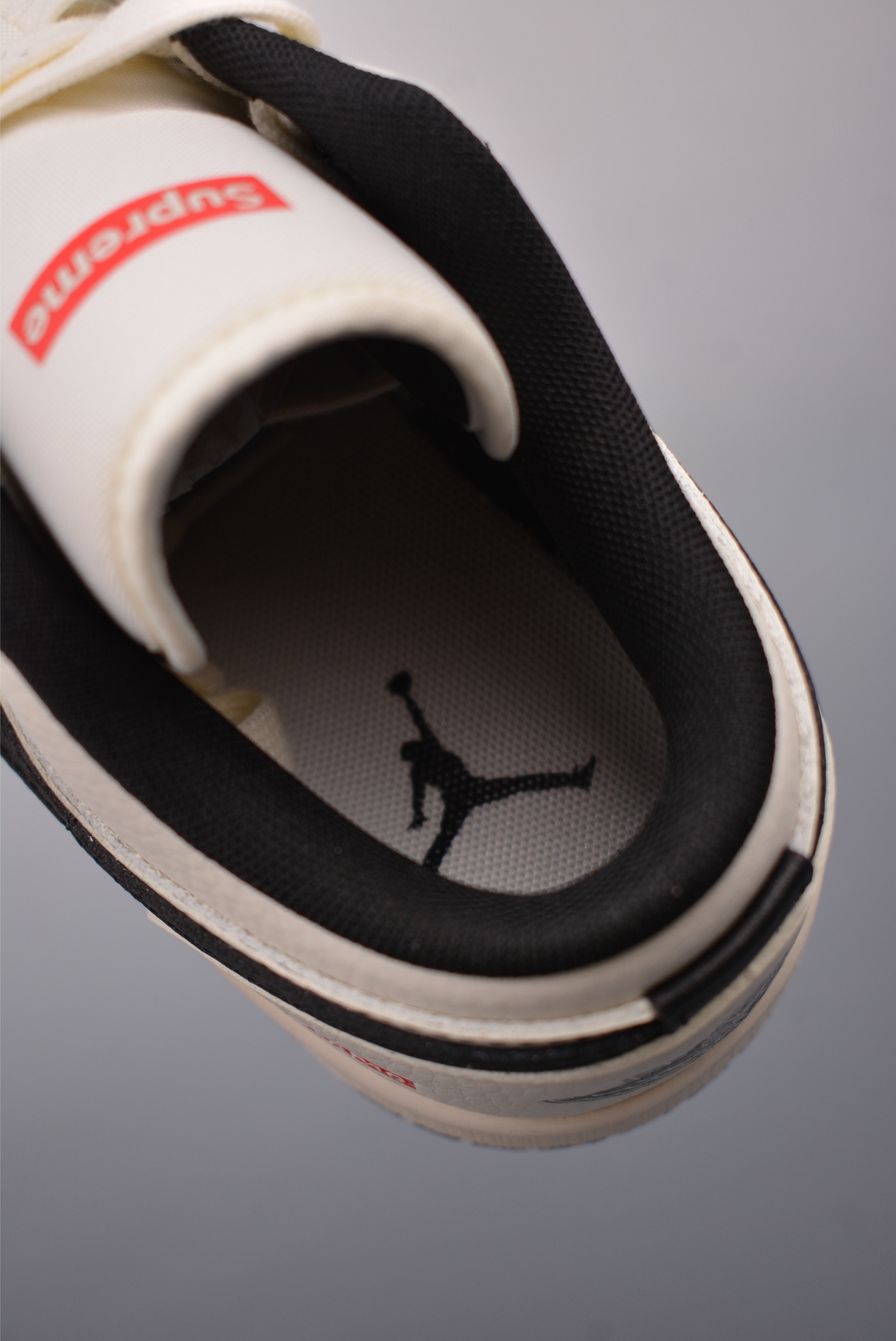 Nike Jordan Air Jordan 1 Supreme联名 XX3318-108
