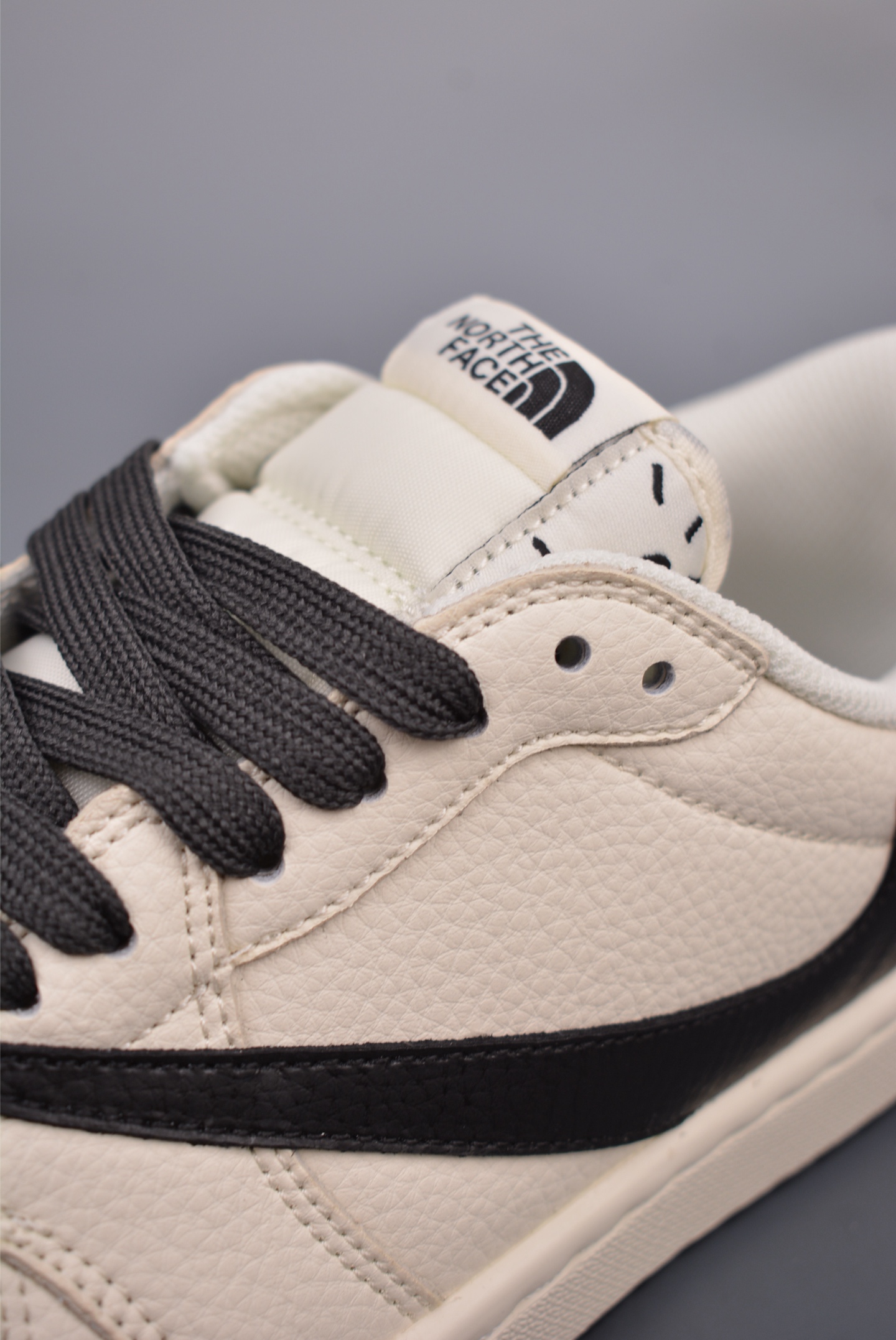 Nike Jordan Air Jordan 1 倒钩联名 DIY1688-004