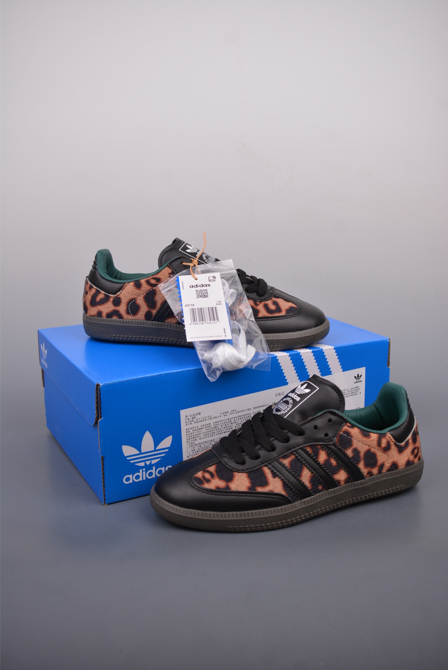 顶级纯原 市售最高版本🔥  💰130 
Adidas Samba OG 三叶草
性价比天花板 先行尝鲜版 
桑巴纪念日系列 区别市面假皮革通货
Adidas 近70年的经典Samba OG 原装全头层制作♨超软头层真皮杜绝劣质仿皮 ‼修长的鞋楦,略微尖尖的鞋头,翻毛皮的鞋头拼接,这些我们都看得到的元素正是Samba的设计灵魂
官方货号：JI27352226
Size：36 37 37.5 38 38.5 39 40 40.5 41 42 42.5 43 44 44.5 45