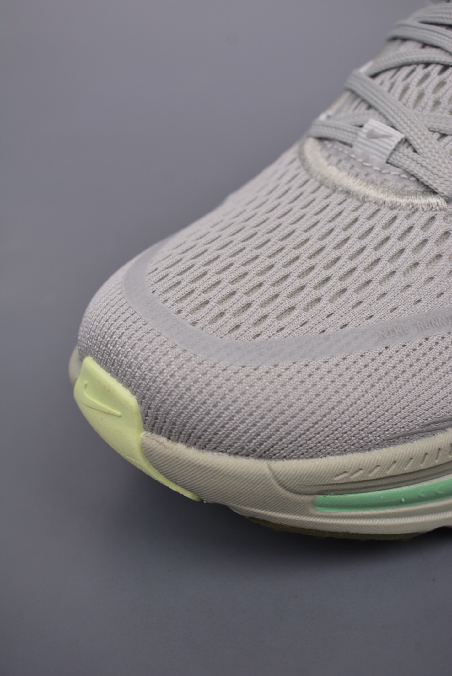 Nike Air Zoom Vomero 18 全新科技提前原鞋开发 运动跑鞋 HM6803-010