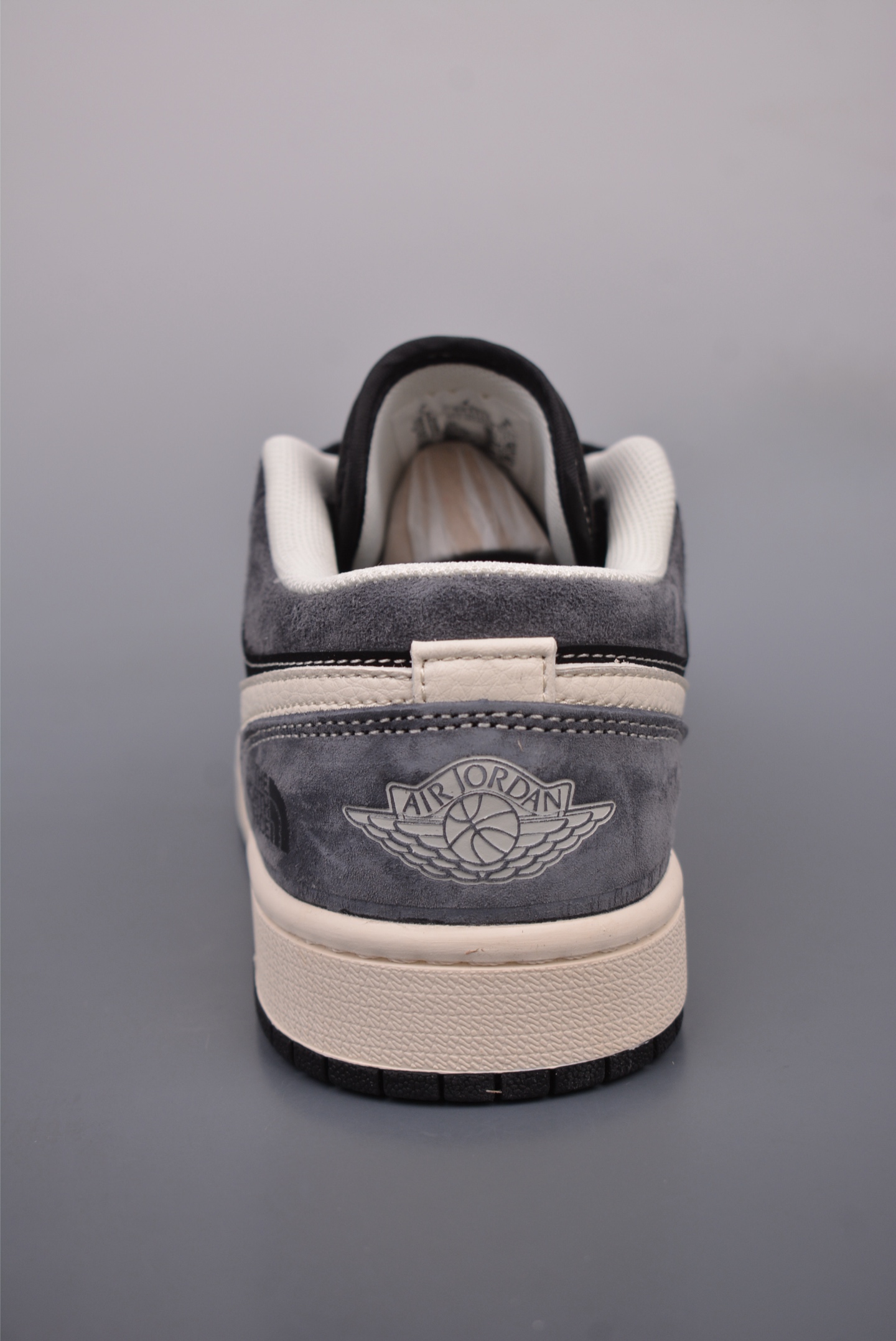 Nike Jordan Air Jordan 1 Supreme联名  XX3318-510