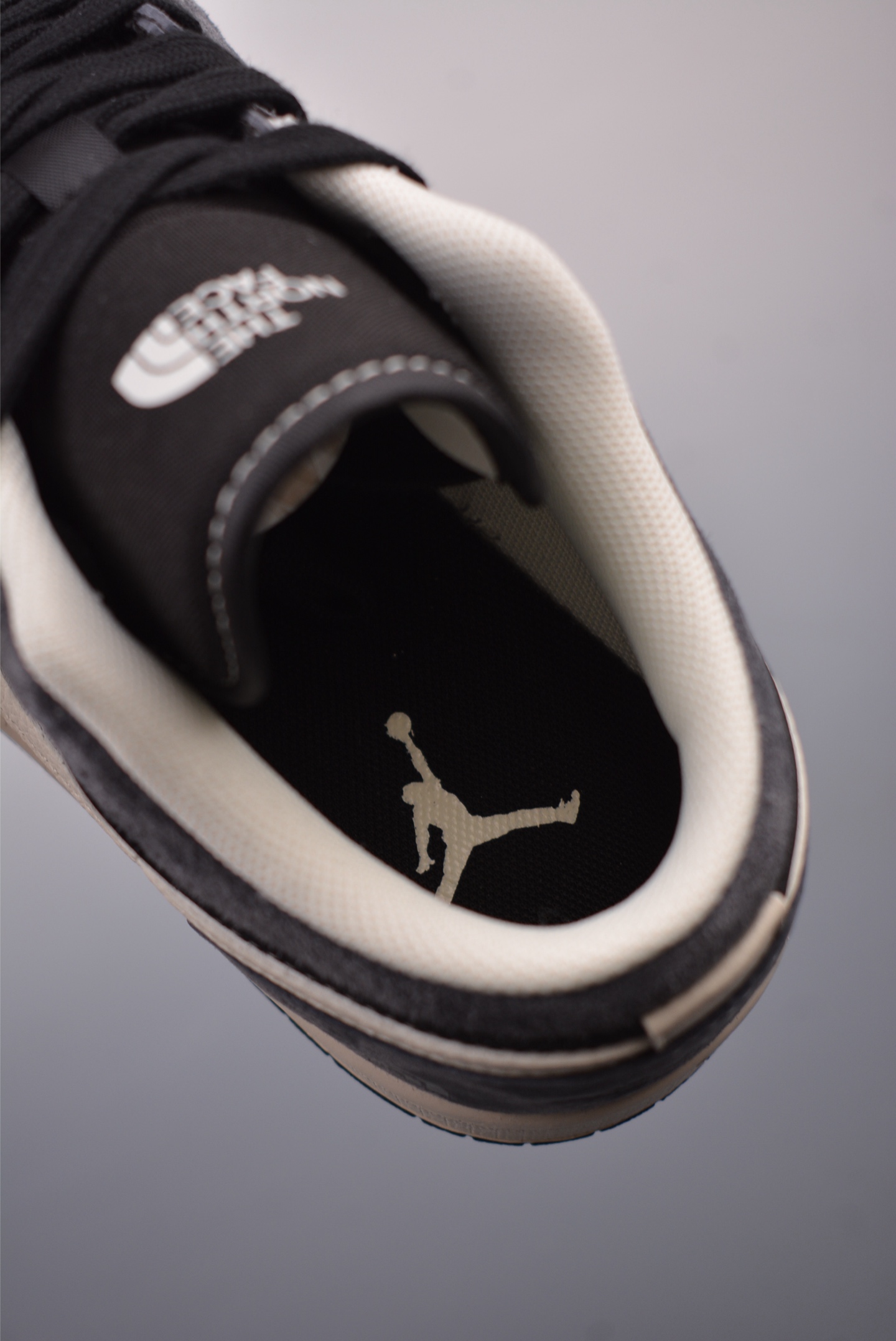 Nike Jordan Air Jordan 1 Supreme联名  XX3318-510