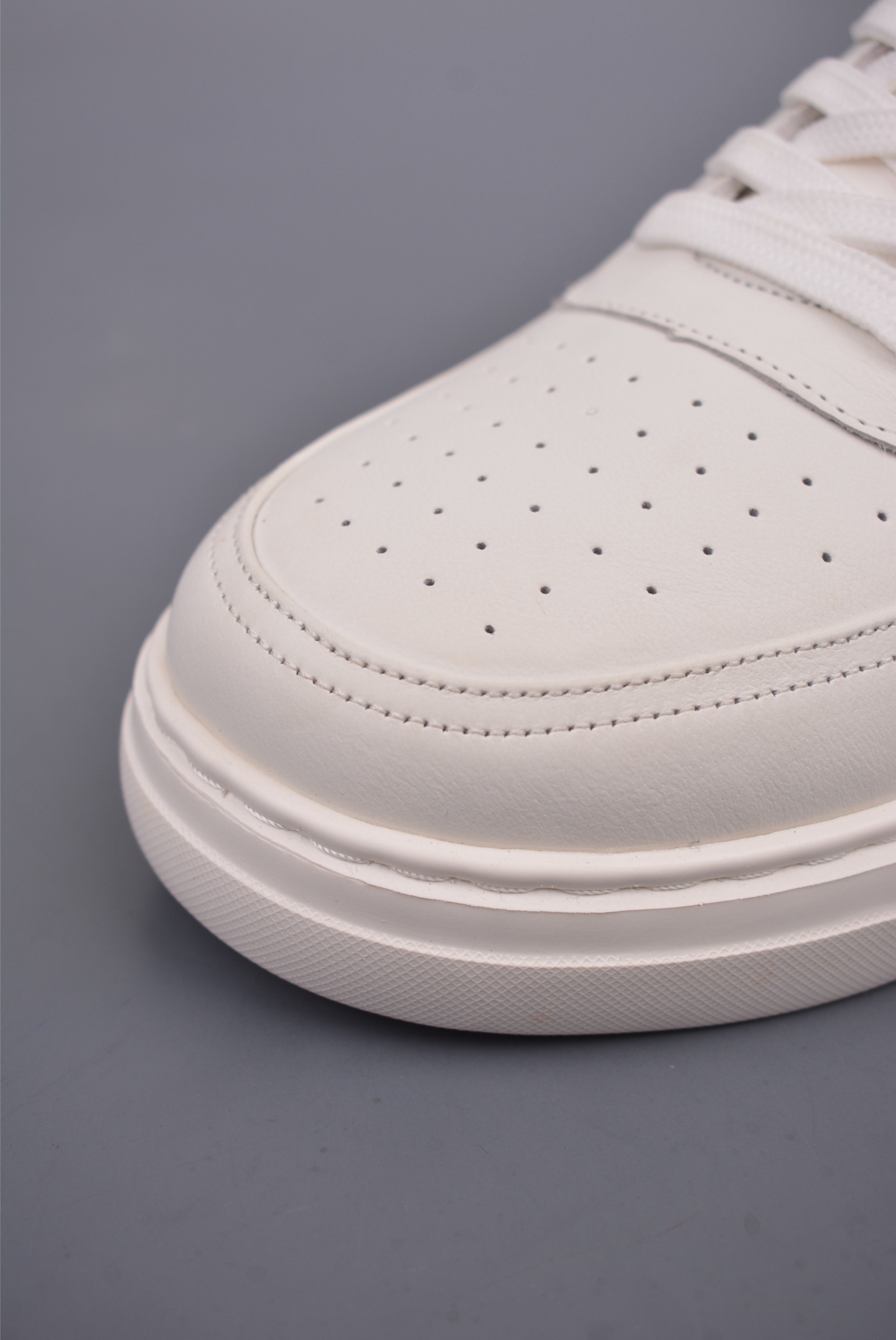 Louis vuitton Trainer Sneaker Low 休闲运动文化百搭篮球板鞋 51BCOLORE