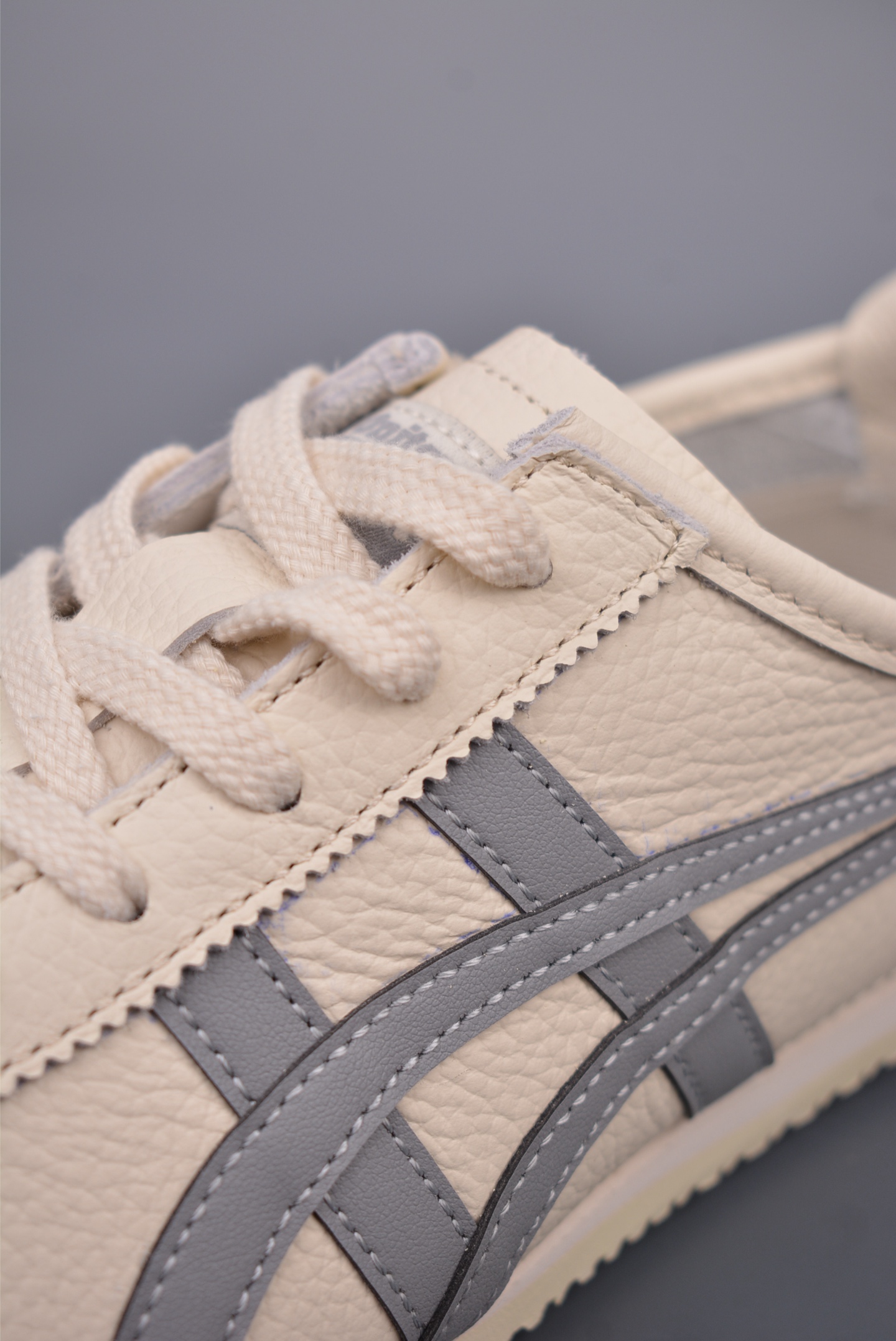 OnitsukaTiger/鬼塚虎 Mexico 66 低邦休闲跑步鞋  1183B771-201