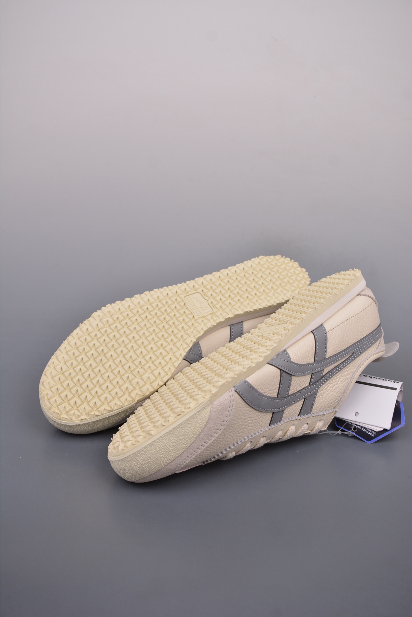 OnitsukaTiger/鬼塚虎 Mexico 66 低邦休闲跑步鞋  1183B771-201