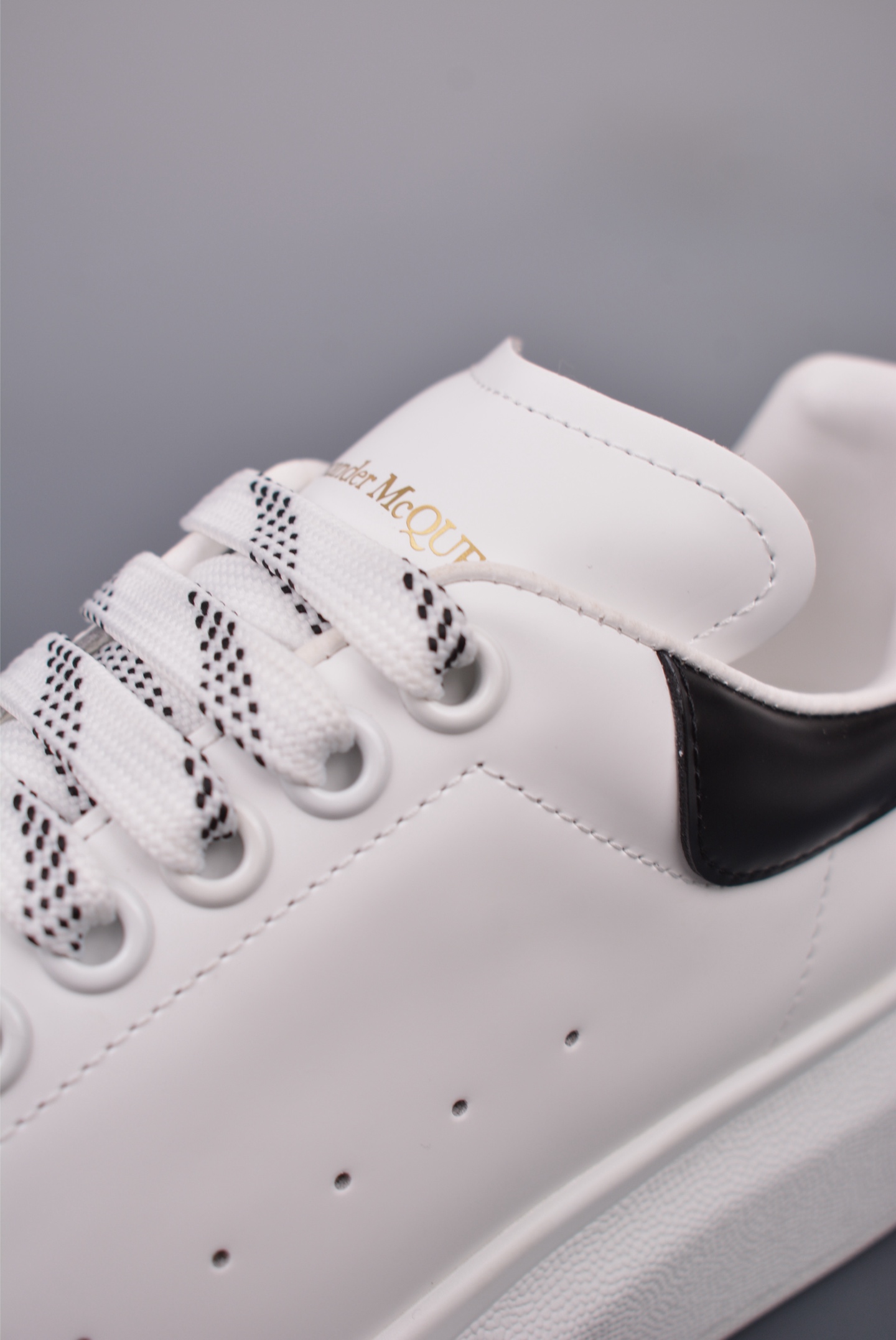 380  Alexander McQueen/亚历山大麦昆 经典松糕鞋厚底增高小白鞋