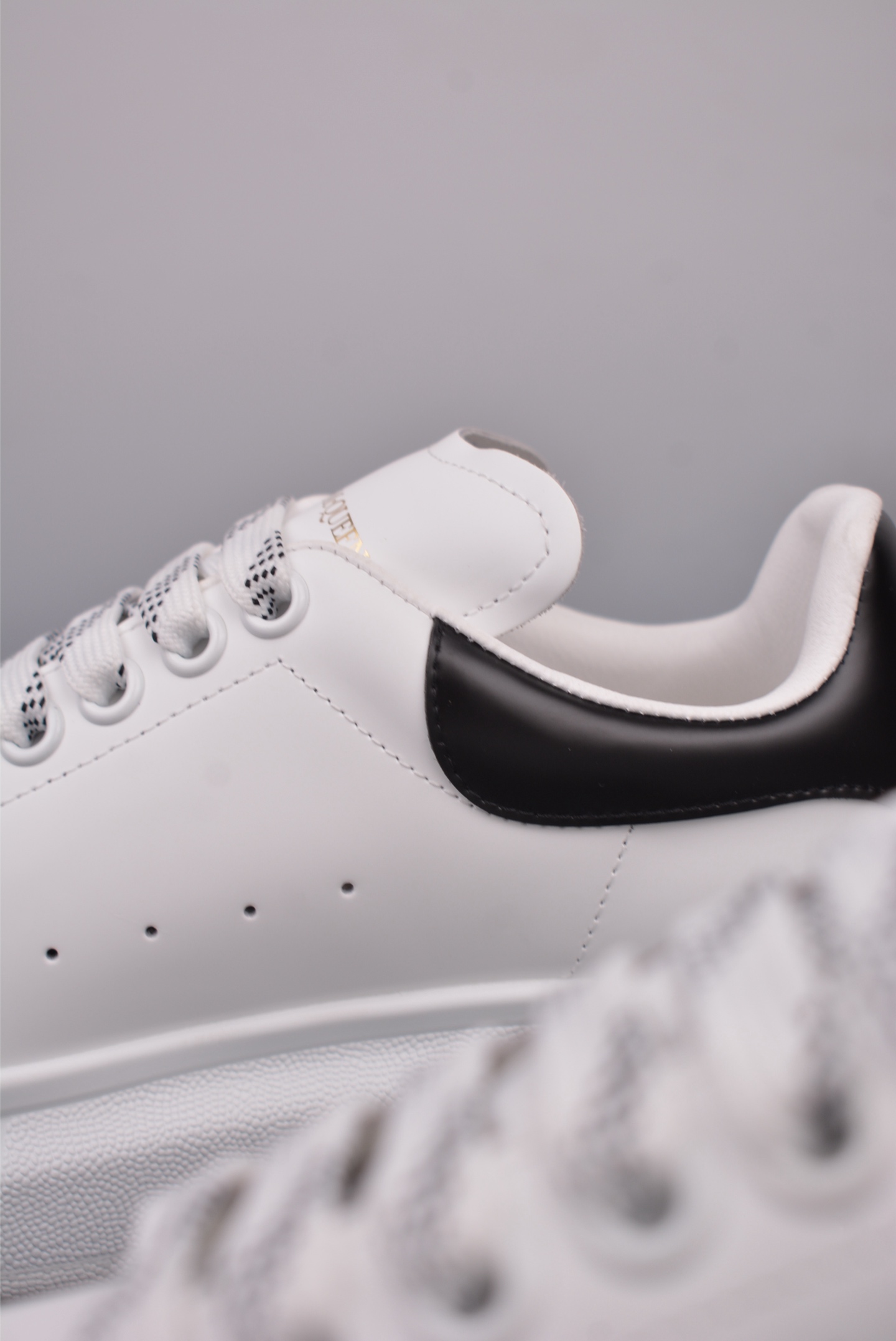 380  Alexander McQueen/亚历山大麦昆 经典松糕鞋厚底增高小白鞋