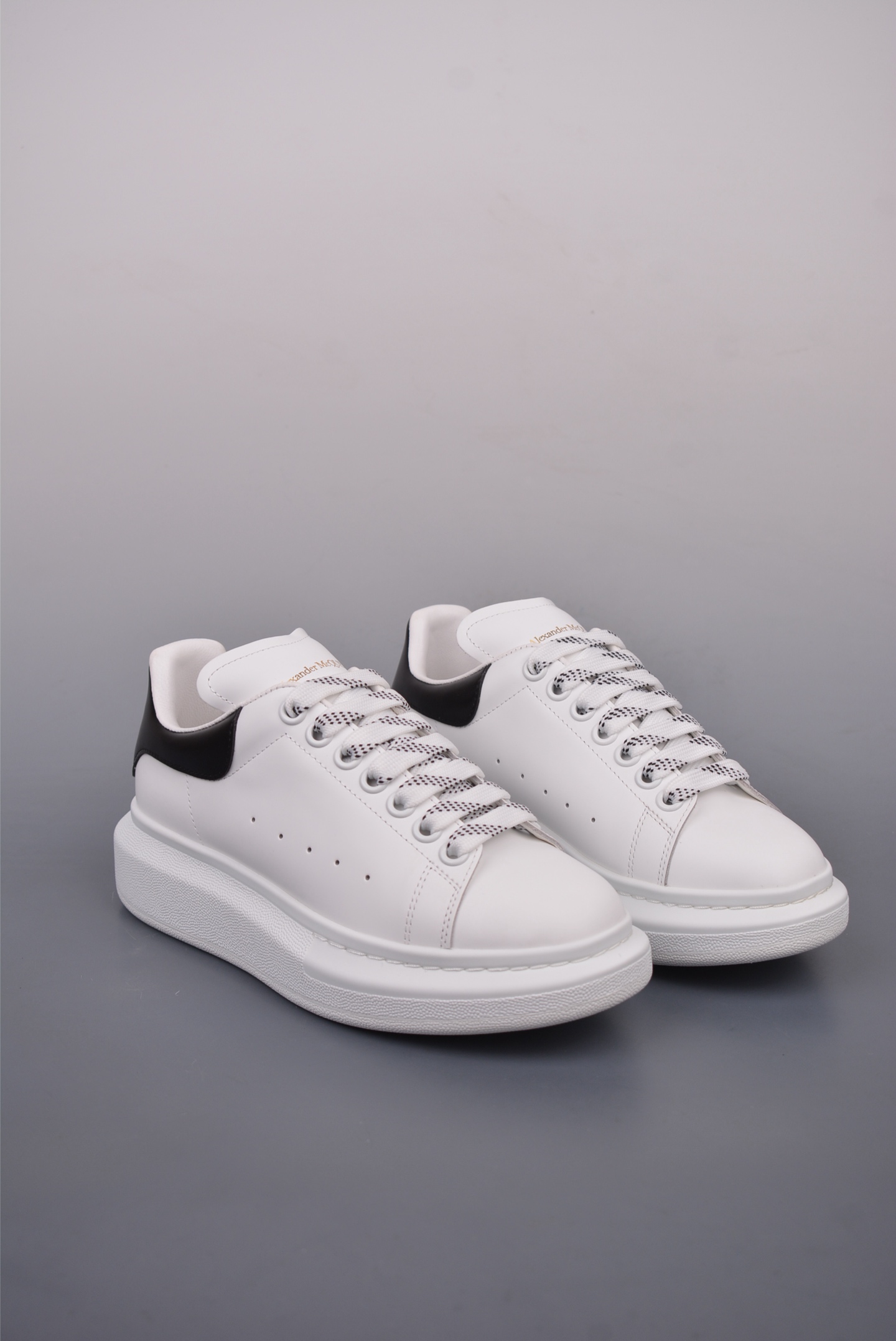 380  Alexander McQueen/亚历山大麦昆 经典松糕鞋厚底增高小白鞋
