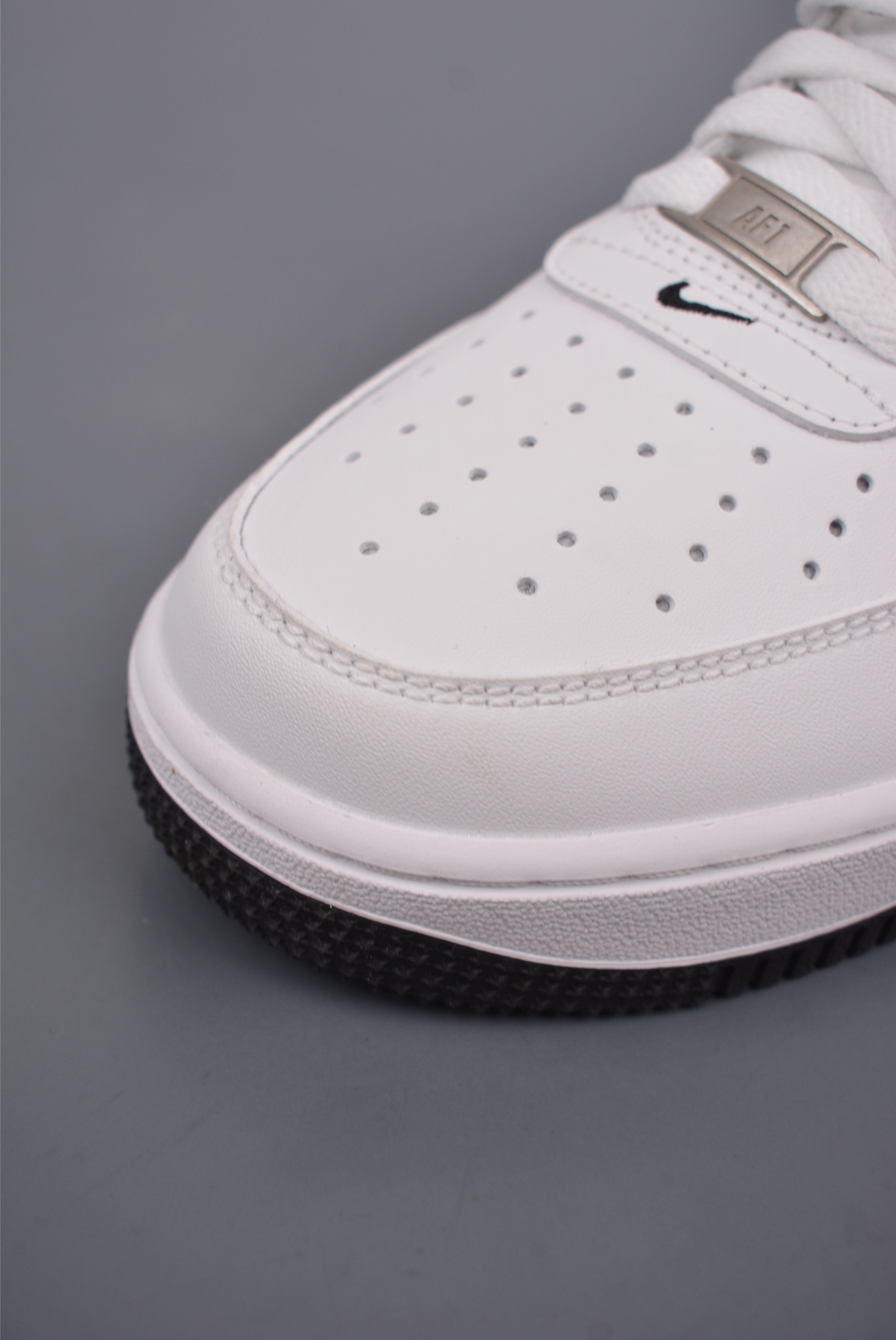 Nike Air Force 1 Low 黑白熊猫 FQ4296-101
