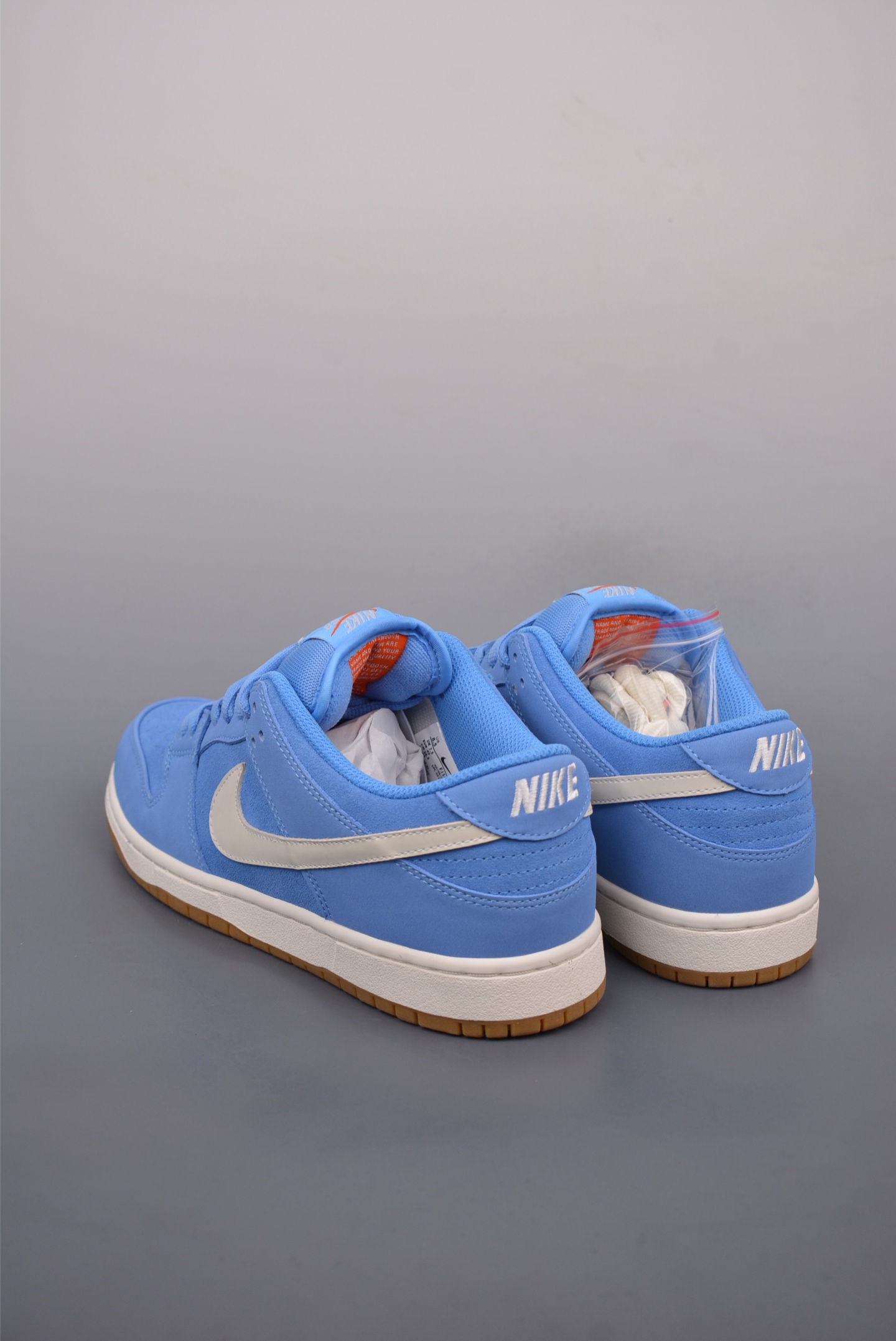 200 NIKE SB Dunk Low  FJ1674-401