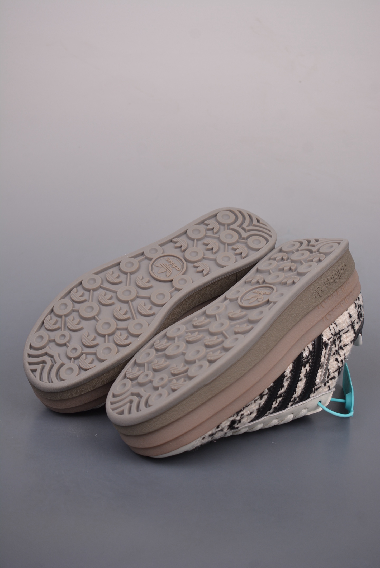 180  Ad Originals Gazelle Bold 纯原版本 三叶草厚底休闲防滑耐磨低帮板鞋   JR5673