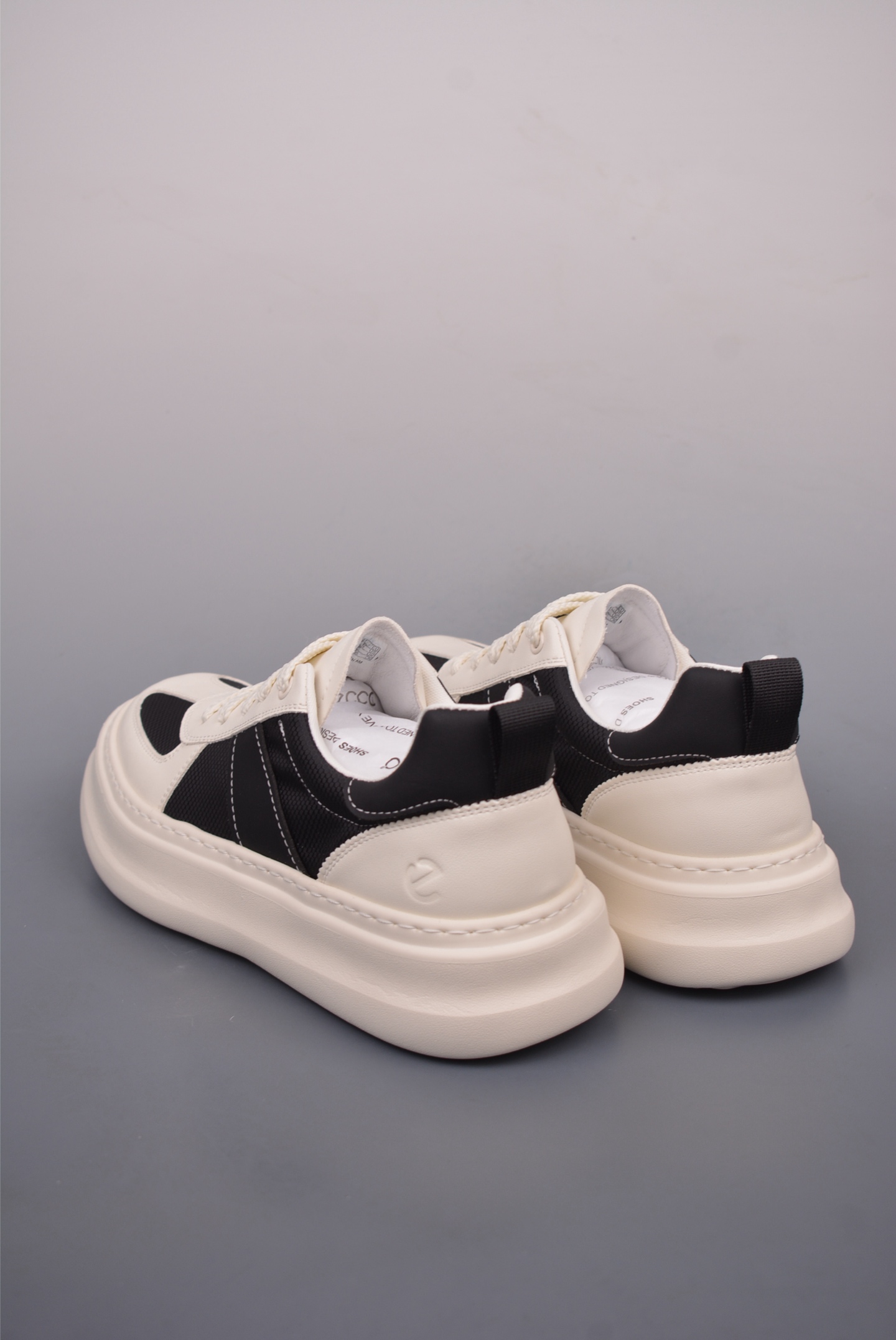280  ECCO爱步男款休闲鞋  25年新品舒适耐磨平底板鞋   6381002135