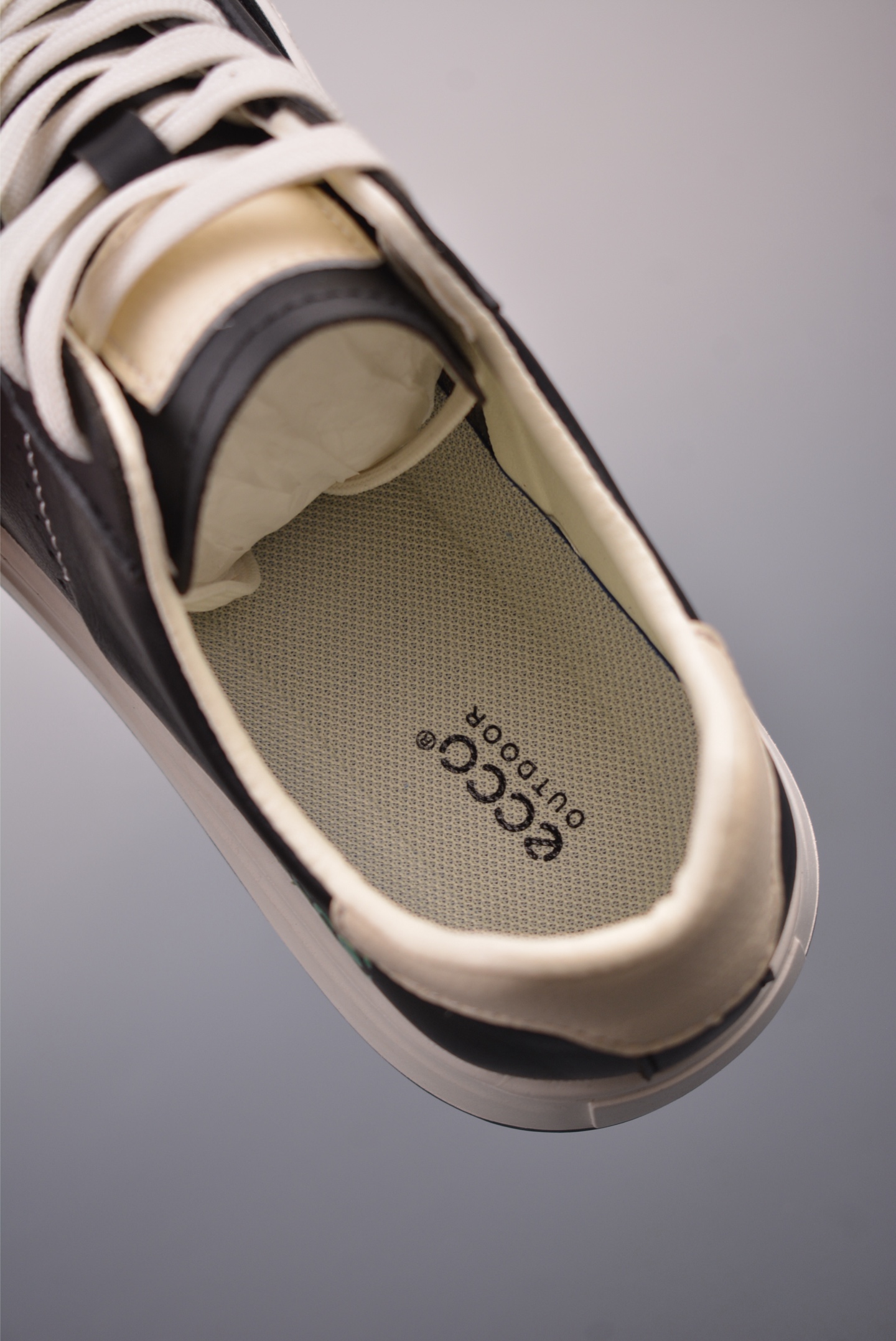 240  Ecco爱步男鞋2025年新款  拼接板鞋拼色 街头轻巧系列    2008592731