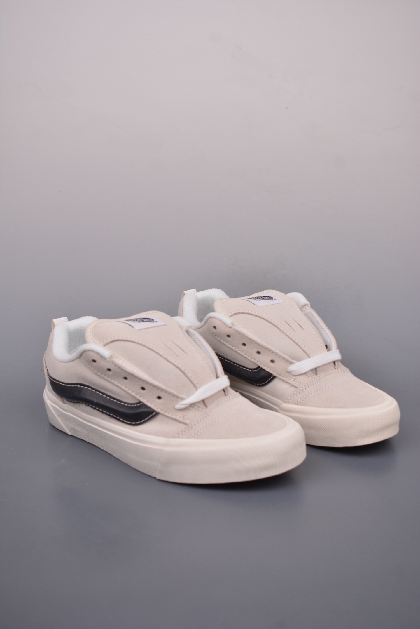 140   Vans Knu Skool  官方新款 复古休闲胖胖面包鞋 肥胖版大LOGO原版全皮猪八面料