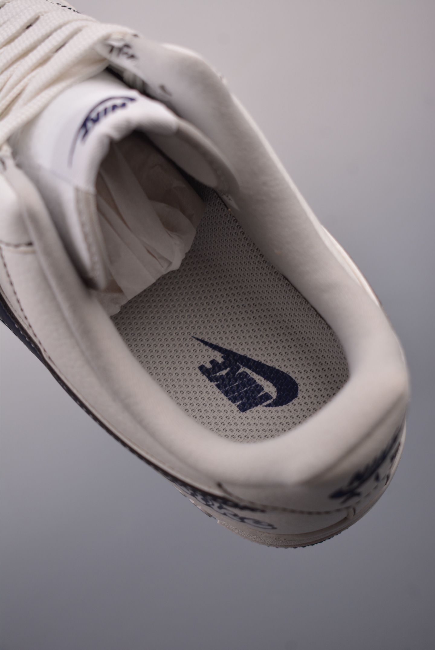 240  Nike Air Force 1 Low 白蓝双色底  DQ6628-151