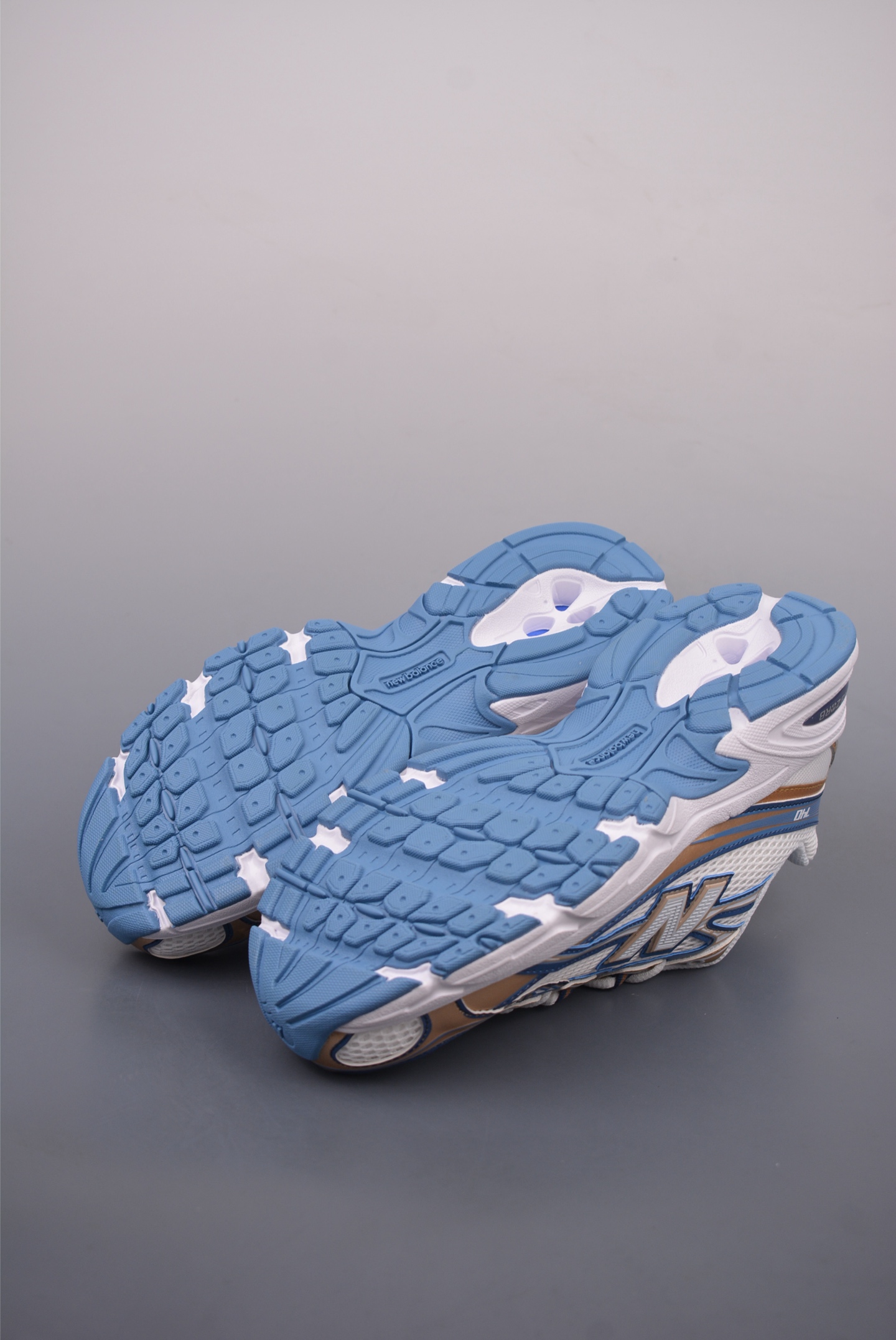 180  New Balance 740系列  复古老爹风休闲运动慢跑鞋 U740HB2