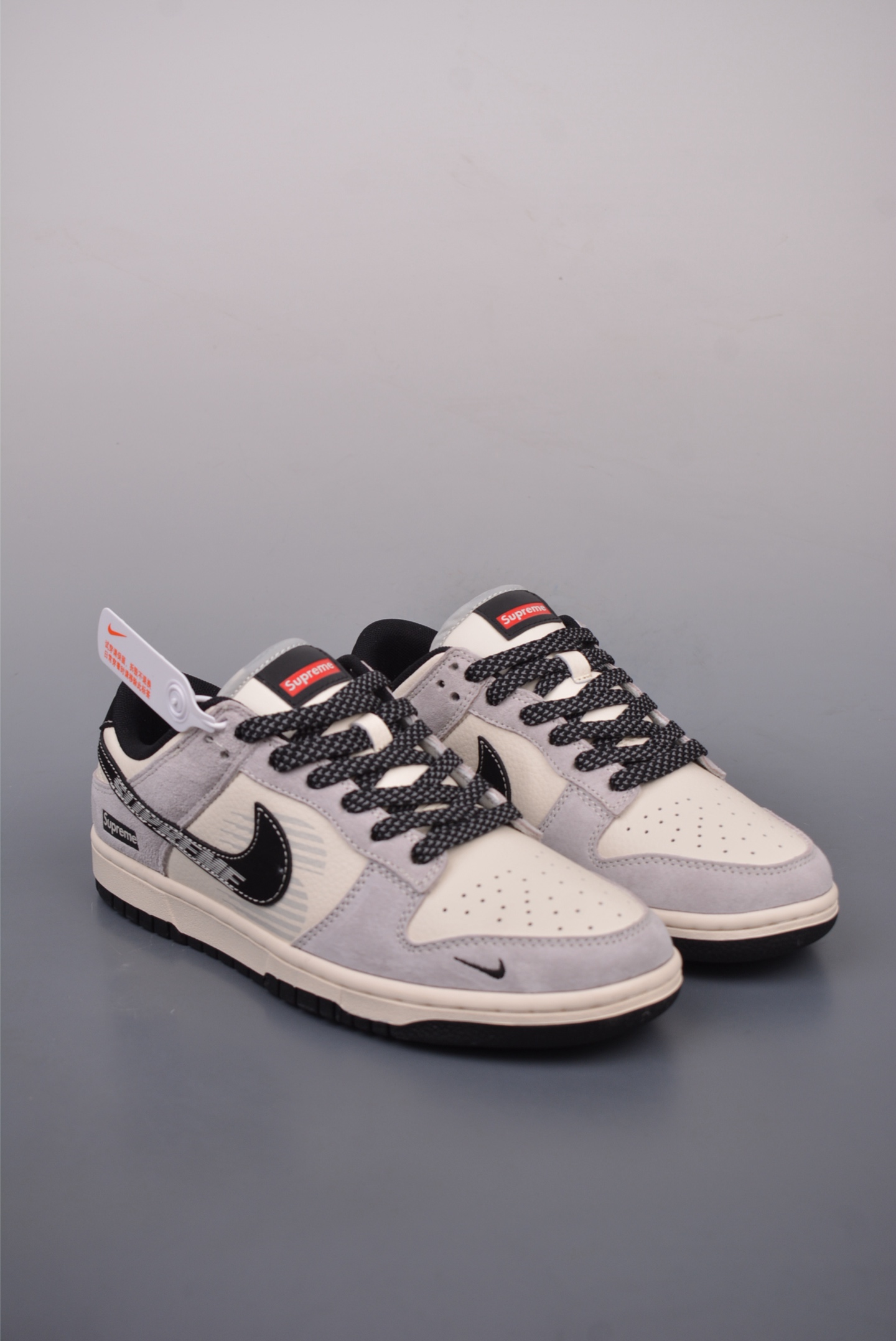 200  NIKE SB Dunk Low    XF8698