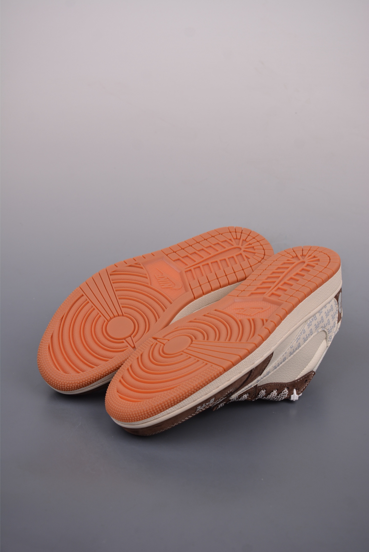 200  Fragment x Travis Scott x 猿人头 Air Jordan 1 Low 三方联名倒钩  XF8698-005