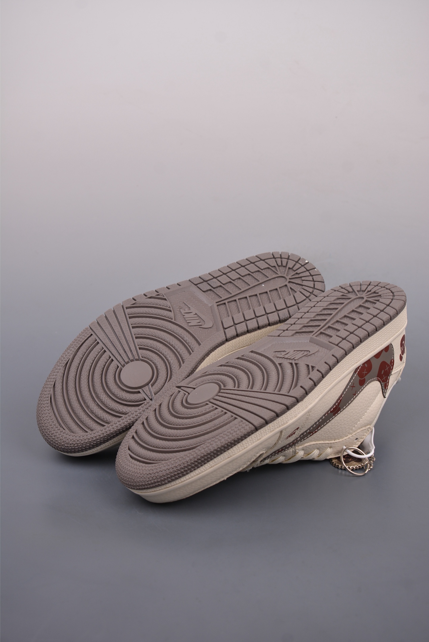 280  Fragment x Travis Scott x 暴力熊 Air Jordan 1 Low 三方联名倒钩   LD2025-004