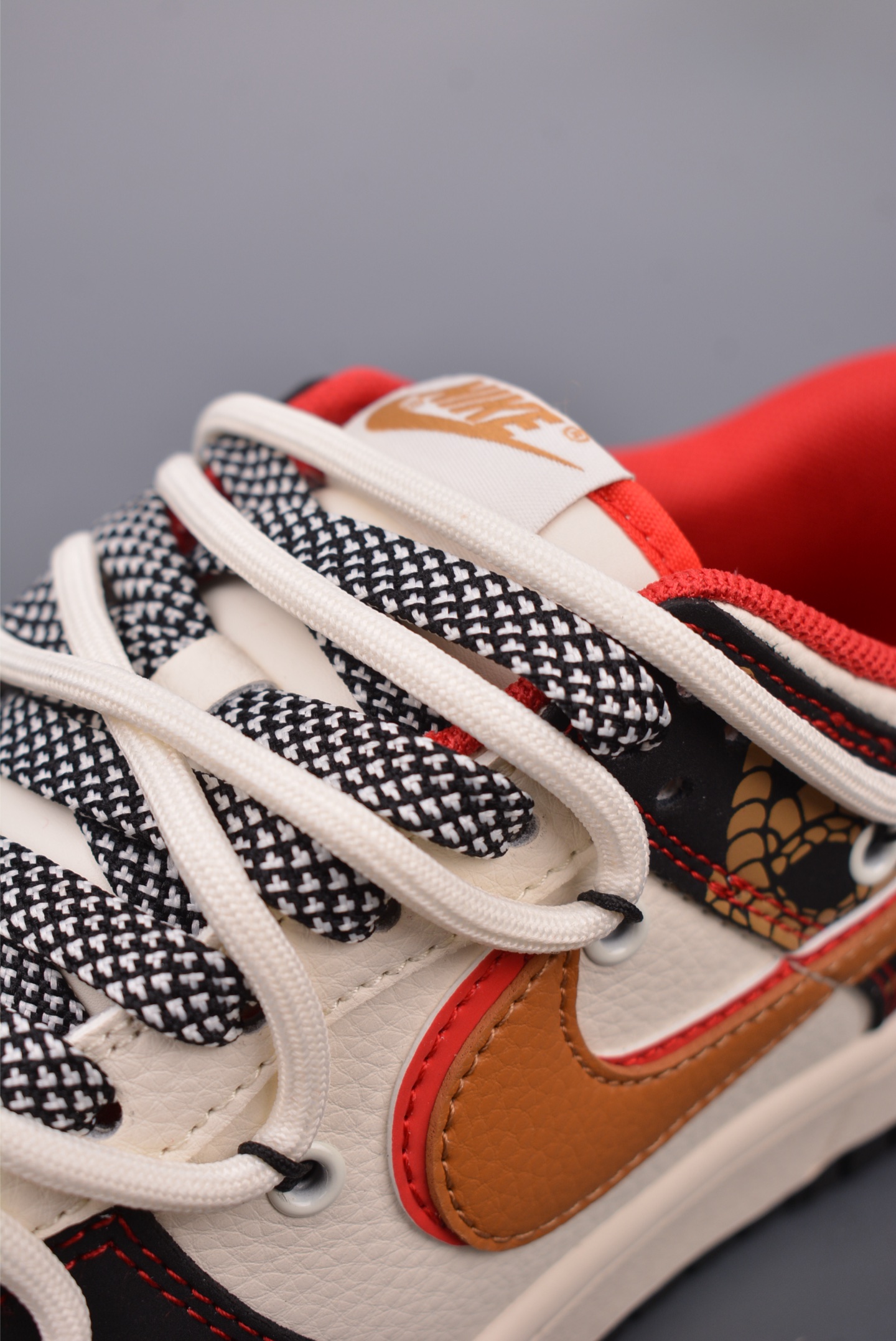 300  Nike SB Dunk Low 蛇年限定 解构抽绳鞋带  SJ2068-312