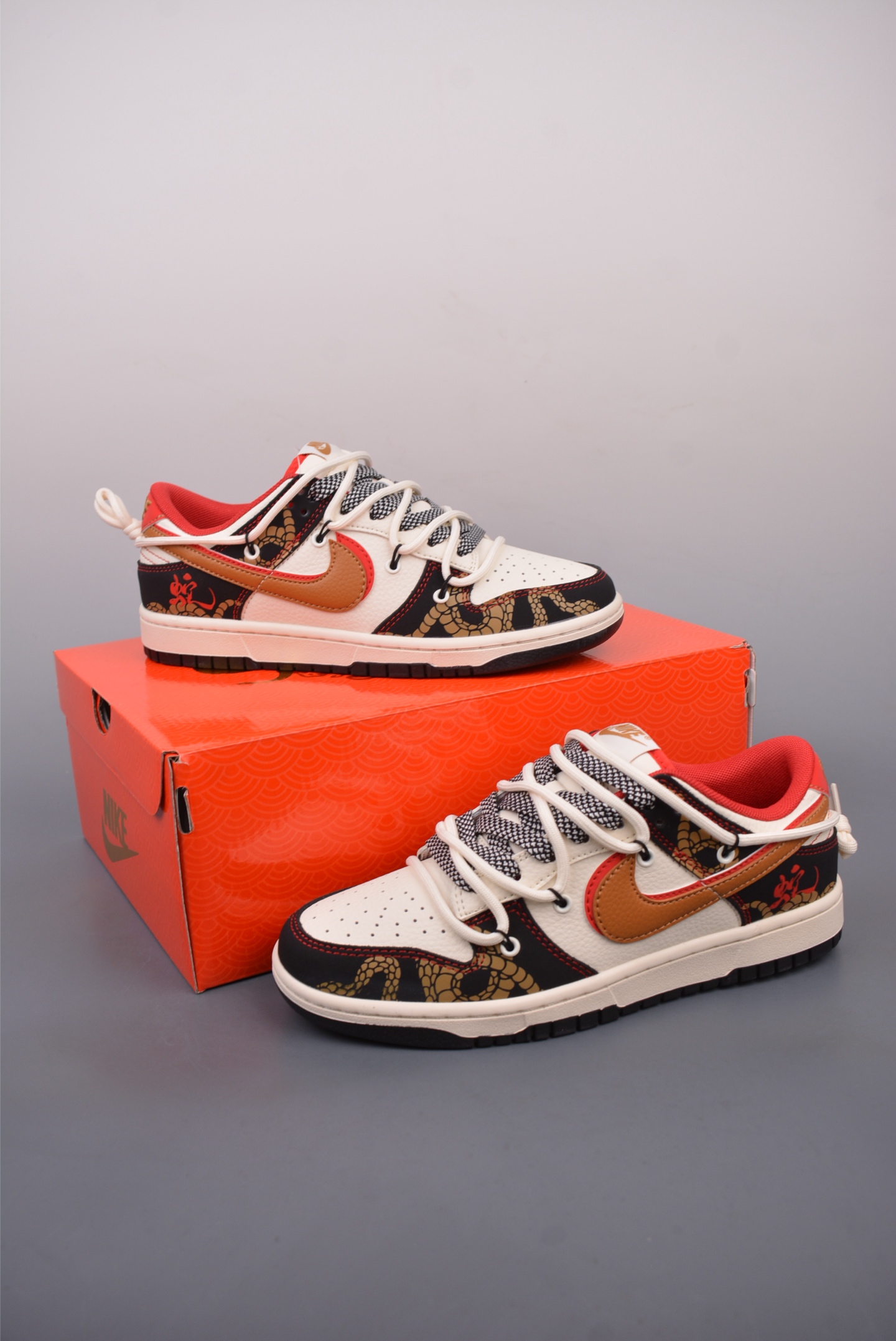 300  Nike SB Dunk Low 蛇年限定 解构抽绳鞋带  SJ2068-312