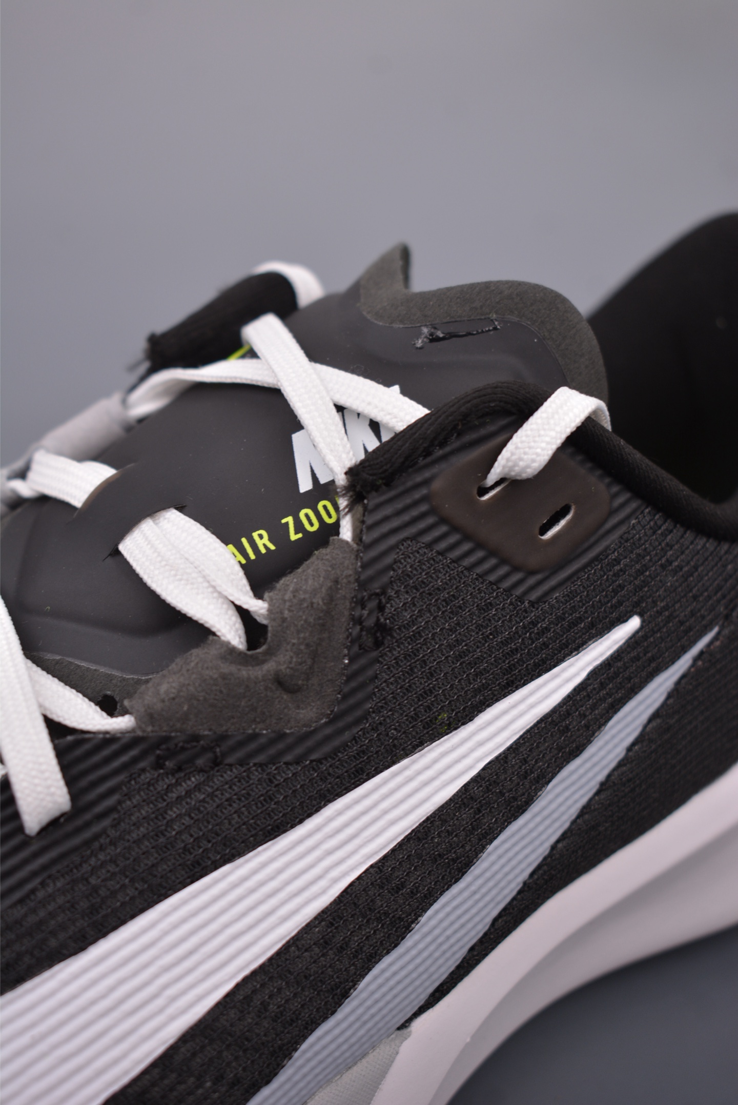180  NIKE Zoom Rival Fly 4  耐克超弹轻盈跑步鞋  FV6040-001