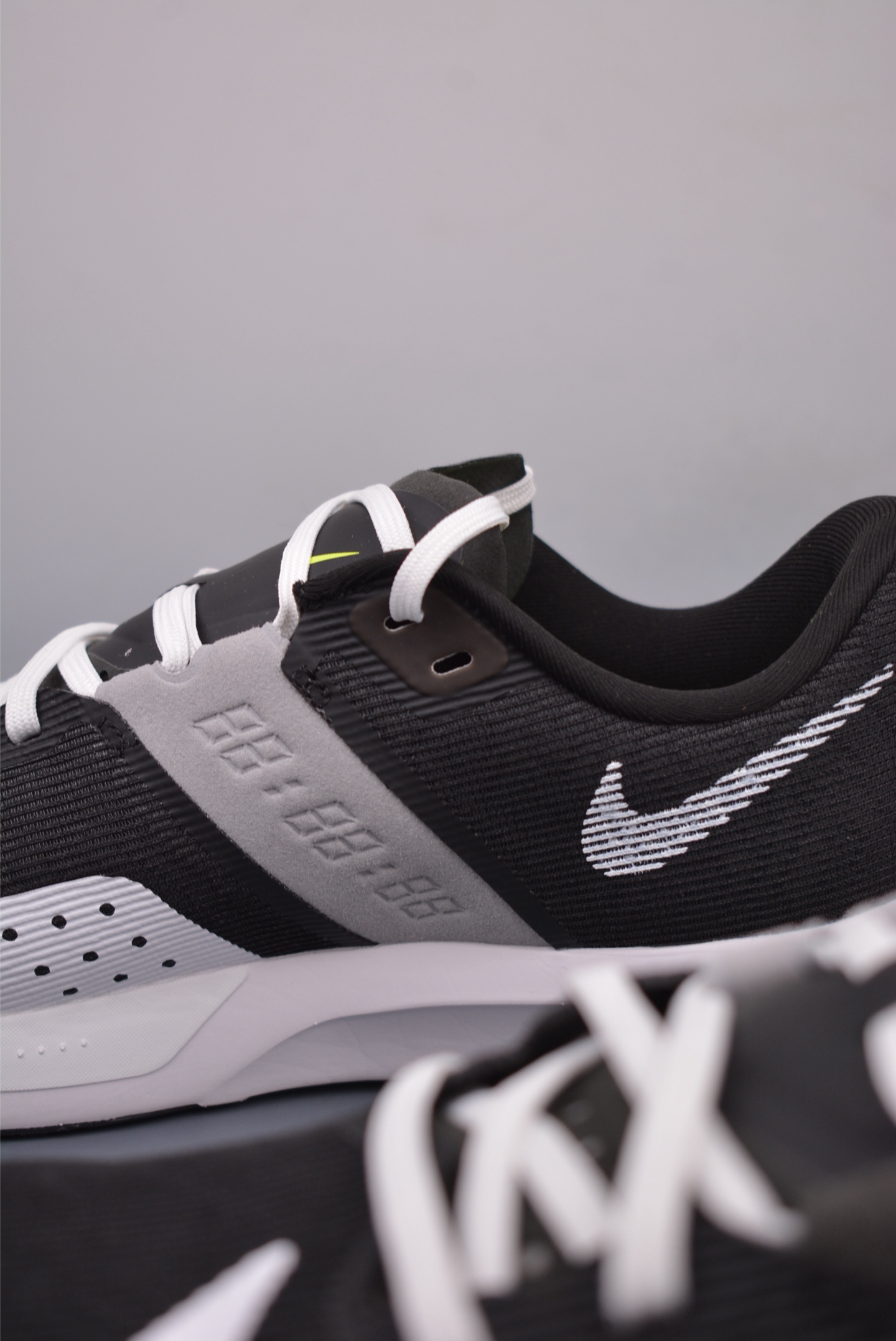 180  NIKE Zoom Rival Fly 4  耐克超弹轻盈跑步鞋  FV6040-001