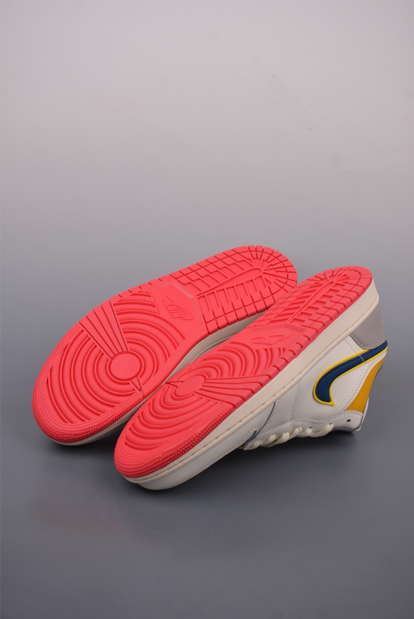 240  原装裸鞋级 市面最高工艺产物  Air Jordan 1 Low OG“Premium” 复刻四色swoosh 纯原系列 HV4511-133