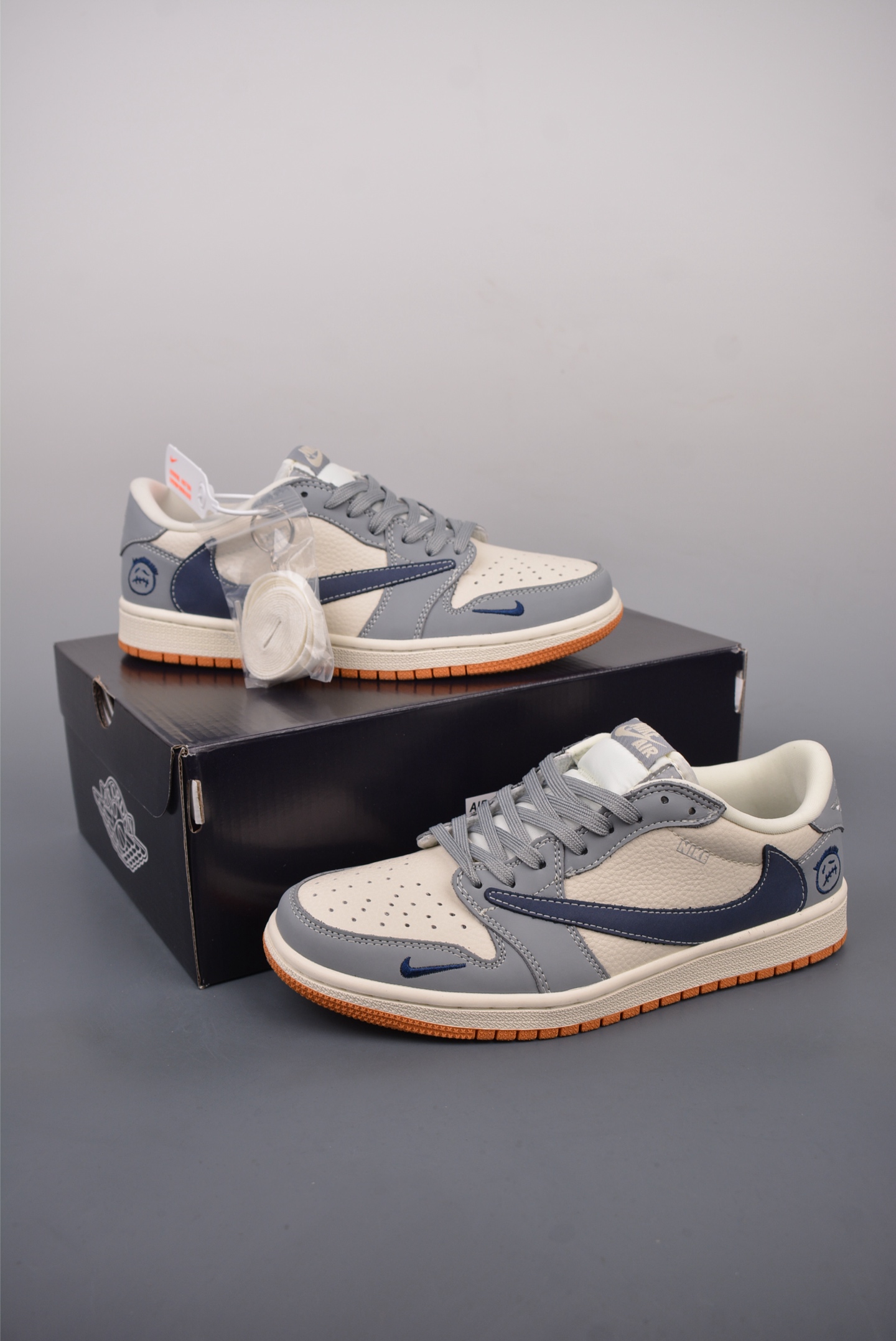 280  Fragment x Travis Scott x 陈冠希 Air Jordan 1 Low 三方联名倒钩  LD2025-005