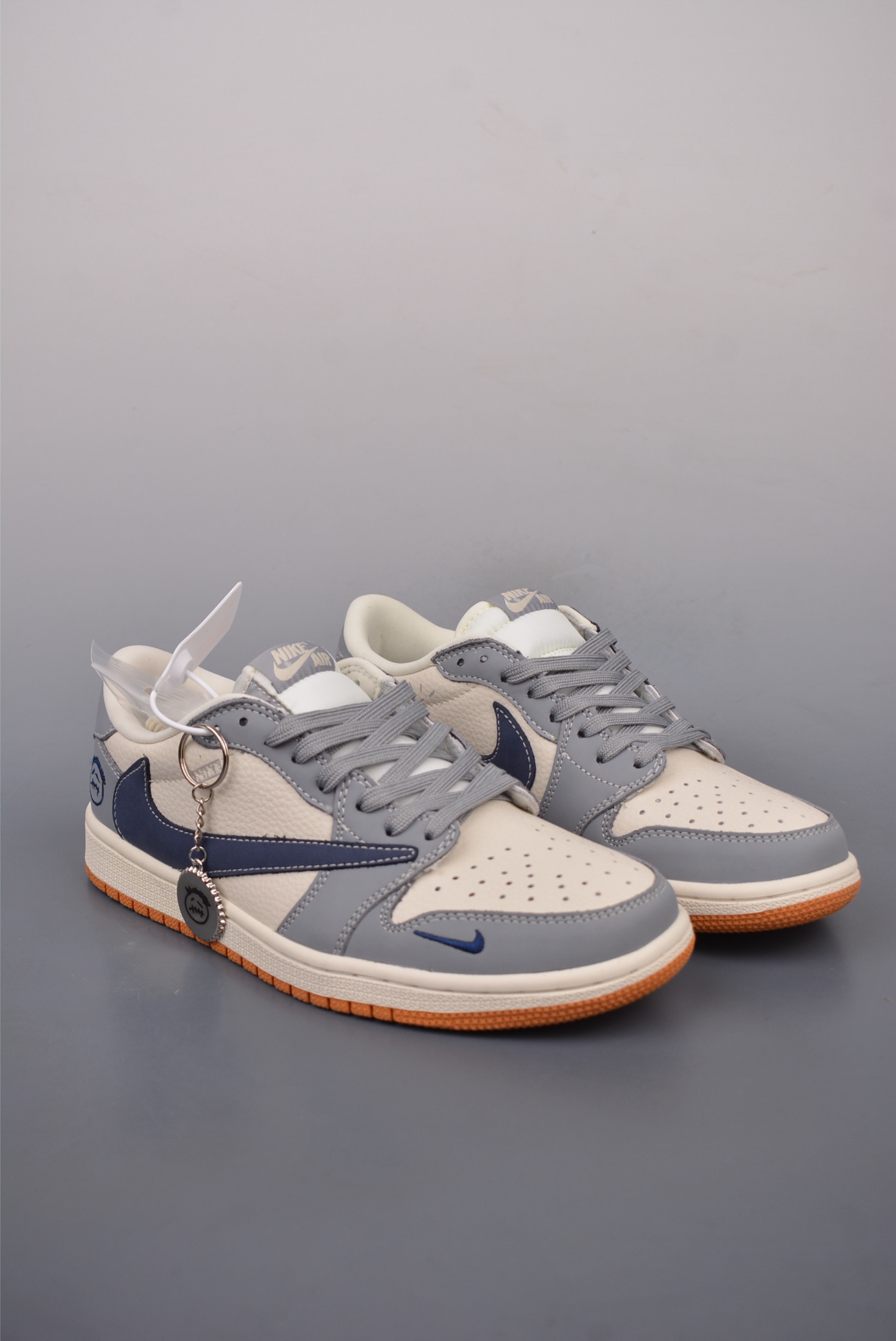280  Fragment x Travis Scott x 陈冠希 Air Jordan 1 Low 三方联名倒钩  LD2025-005