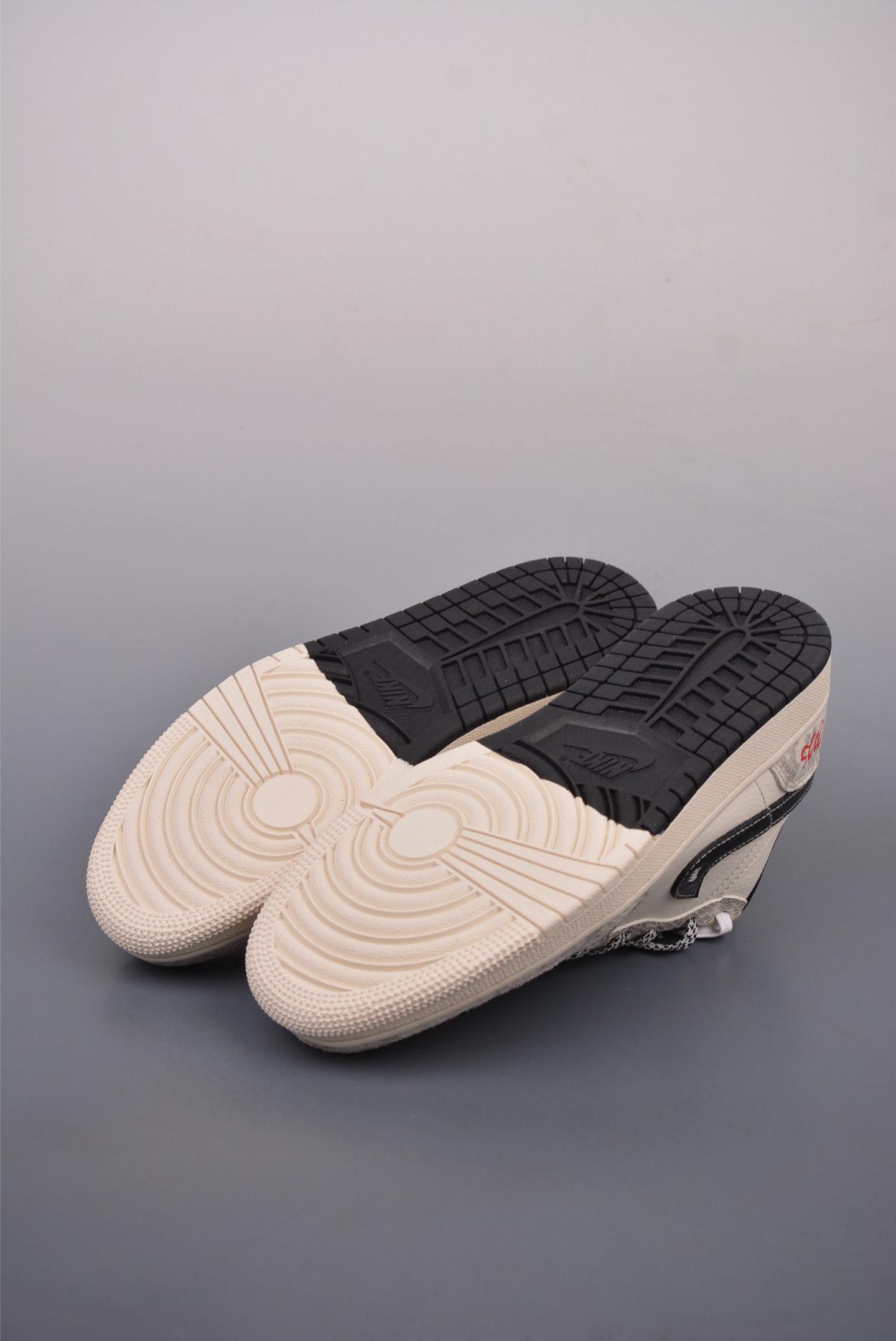 280  Nike Jordan Air Jordan 1 蛇年限定  SJ9950-055