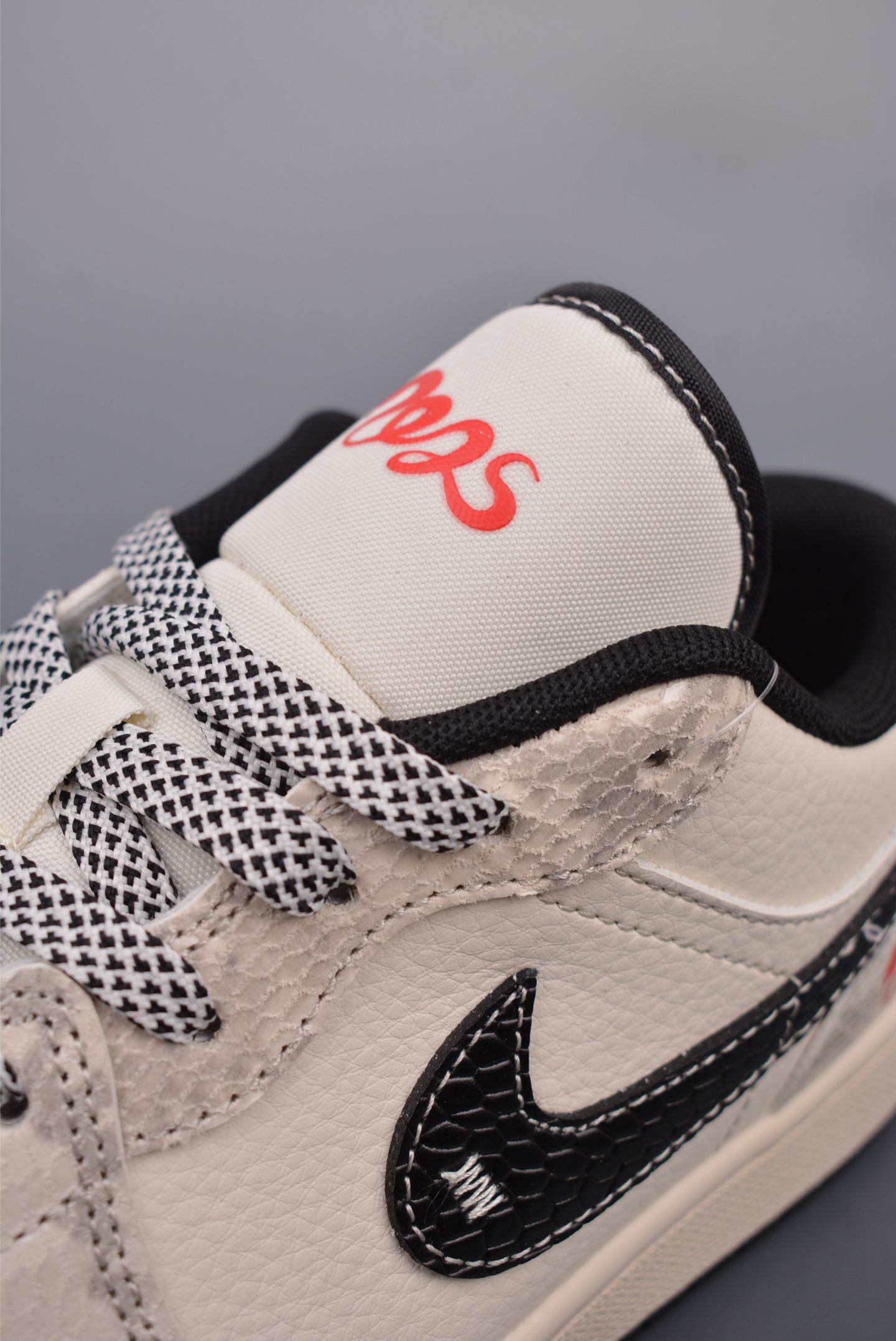 280  Nike Jordan Air Jordan 1 蛇年限定  SJ9950-055
