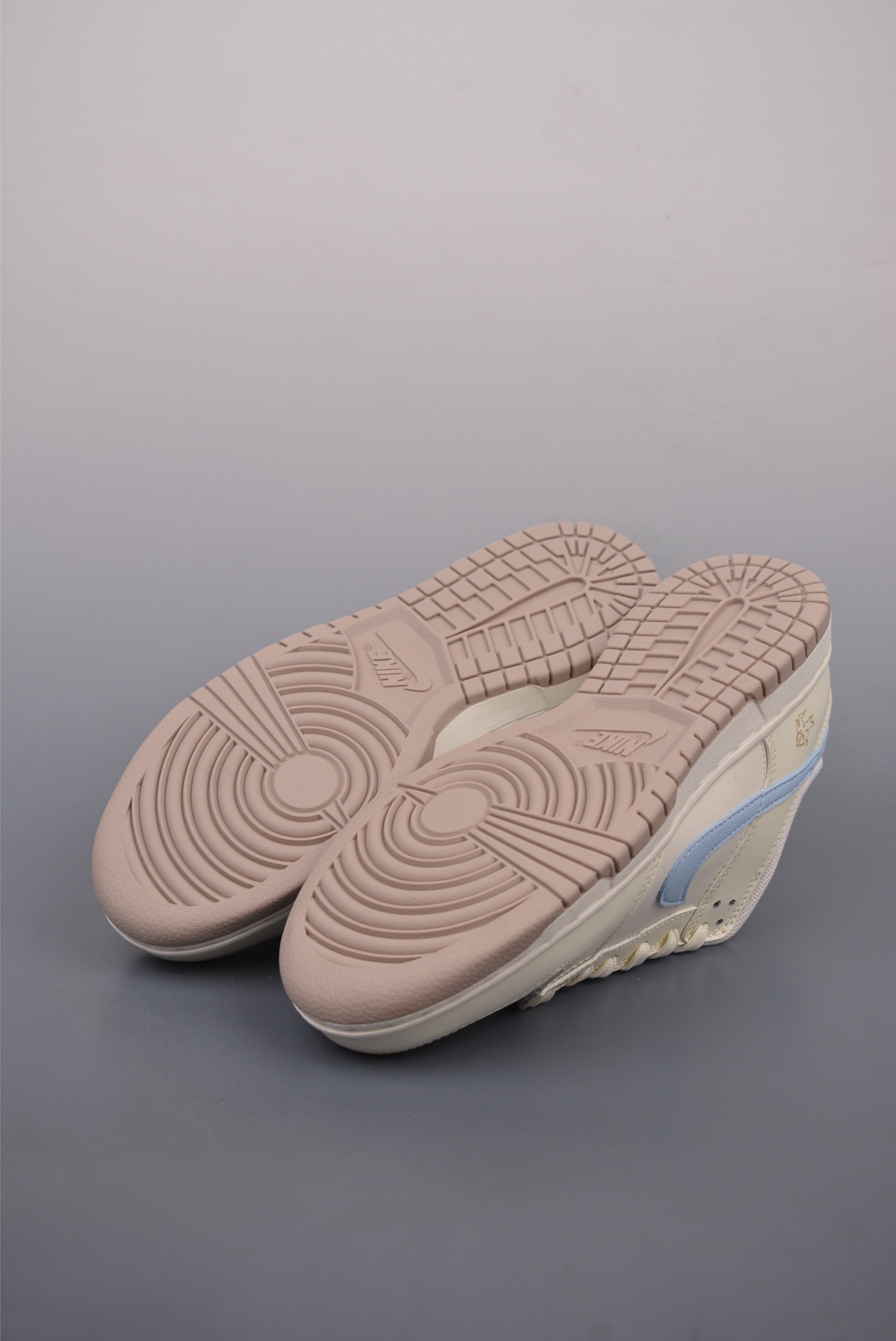 240  Nike SB Dunk Low 丘比特之心 解构抽绳鞋带  YW0212-012