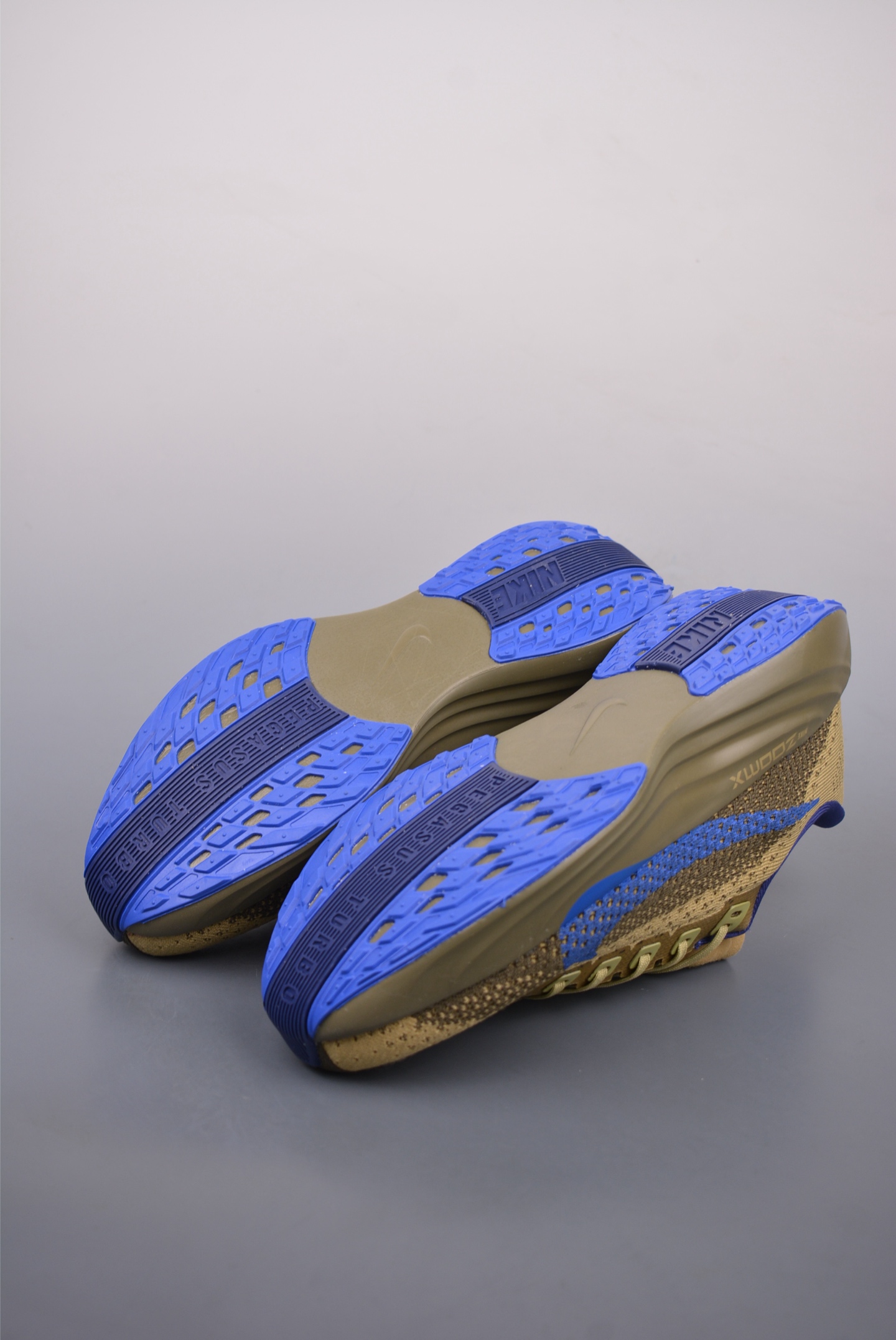 180  Nike REACTX PEGASUS Plus  飞马跑步鞋  HQ3221-325