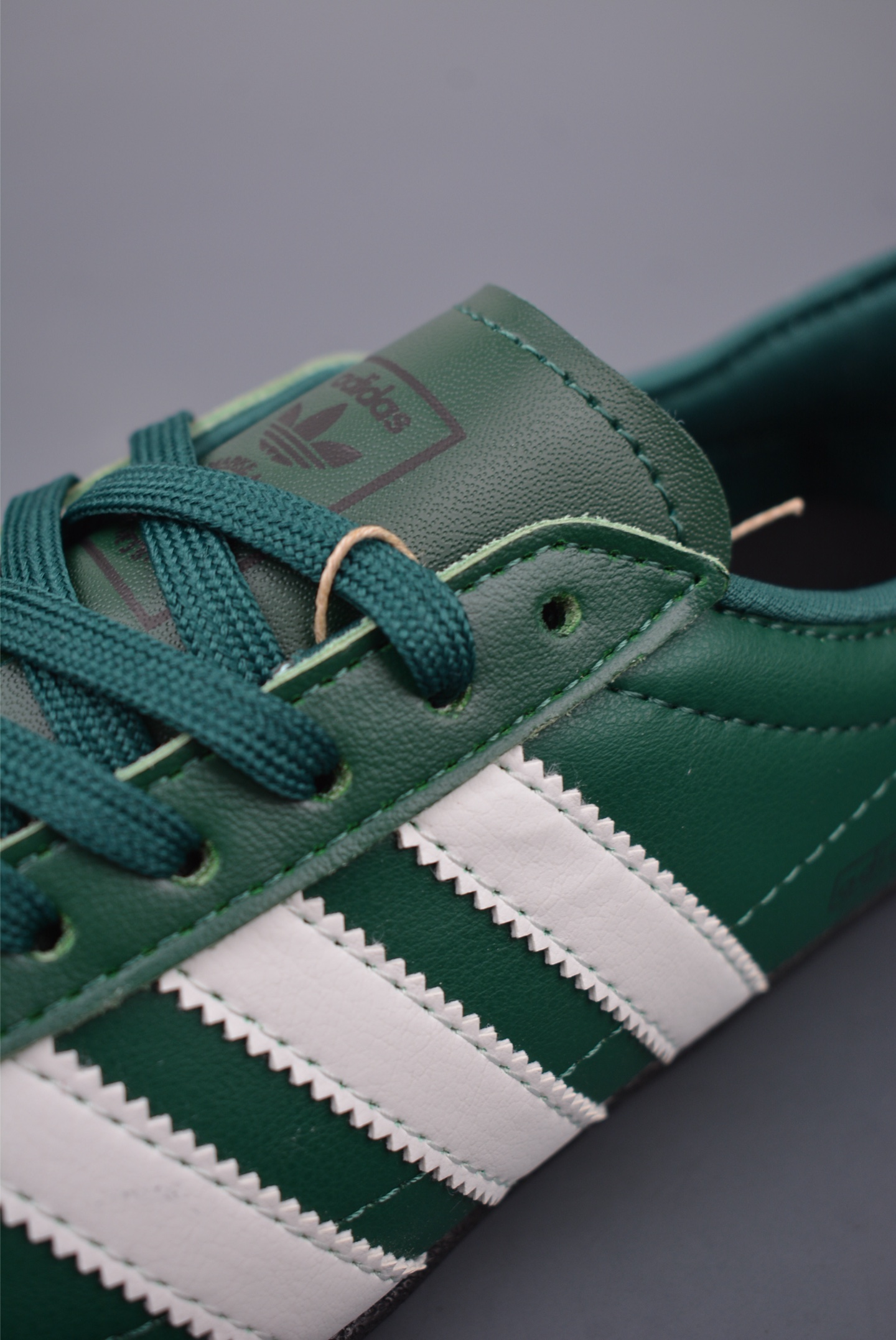 160  阿迪达斯Adidas Originals Tokyo  东京限定系列 复古百搭薄底德训运动T头鞋   JR1270