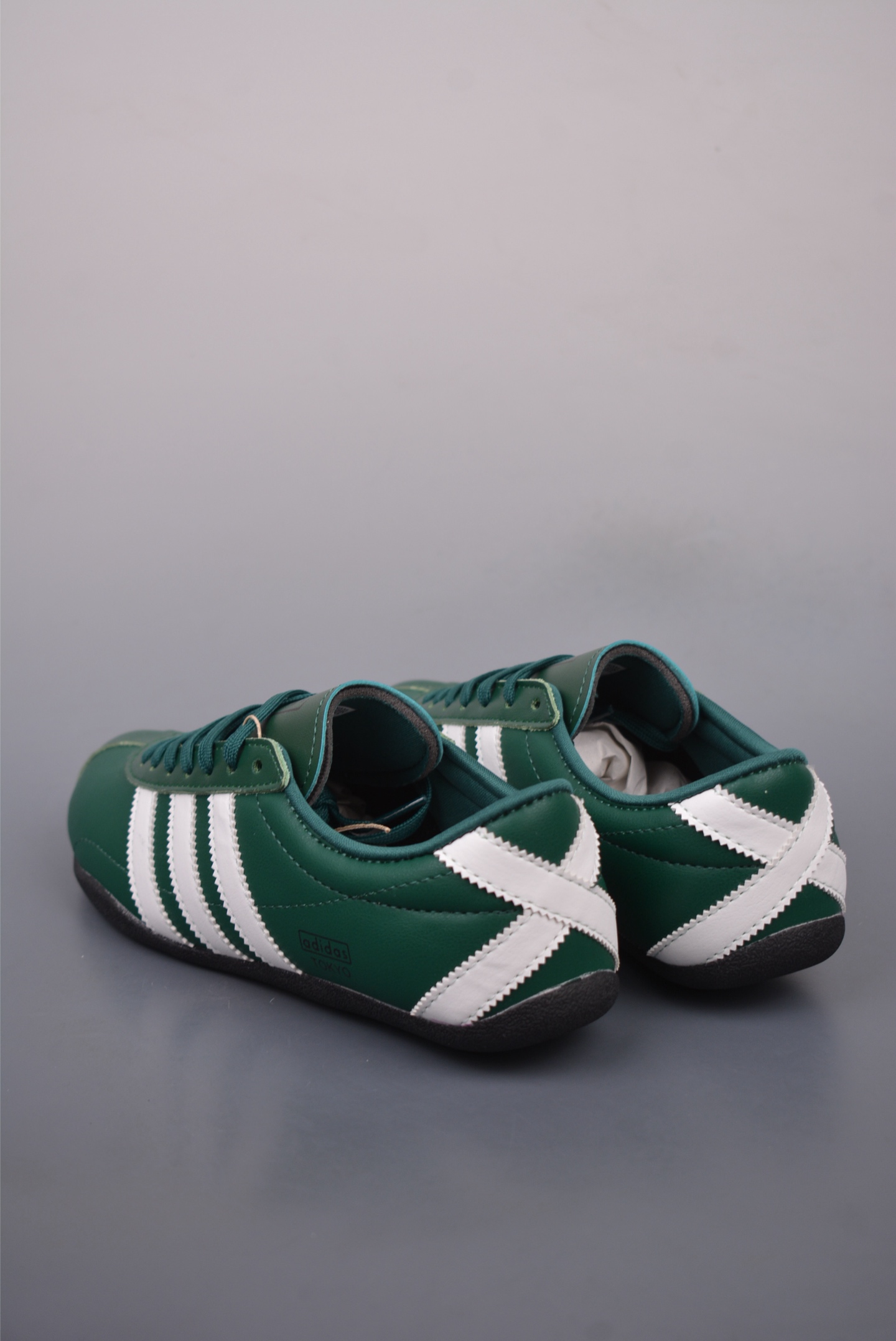 160  阿迪达斯Adidas Originals Tokyo  东京限定系列 复古百搭薄底德训运动T头鞋   JR1270