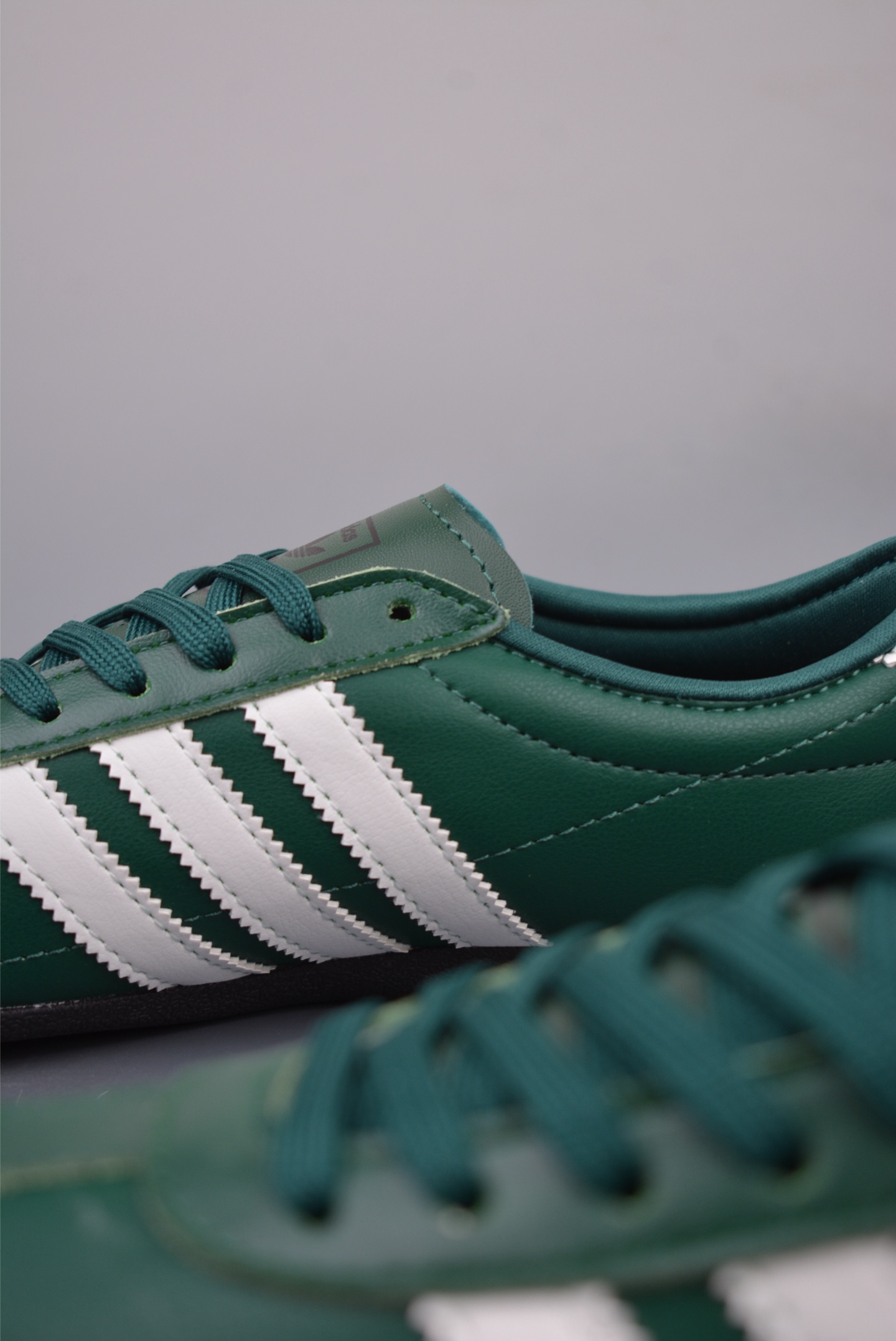 160  阿迪达斯Adidas Originals Tokyo  东京限定系列 复古百搭薄底德训运动T头鞋   JR1270