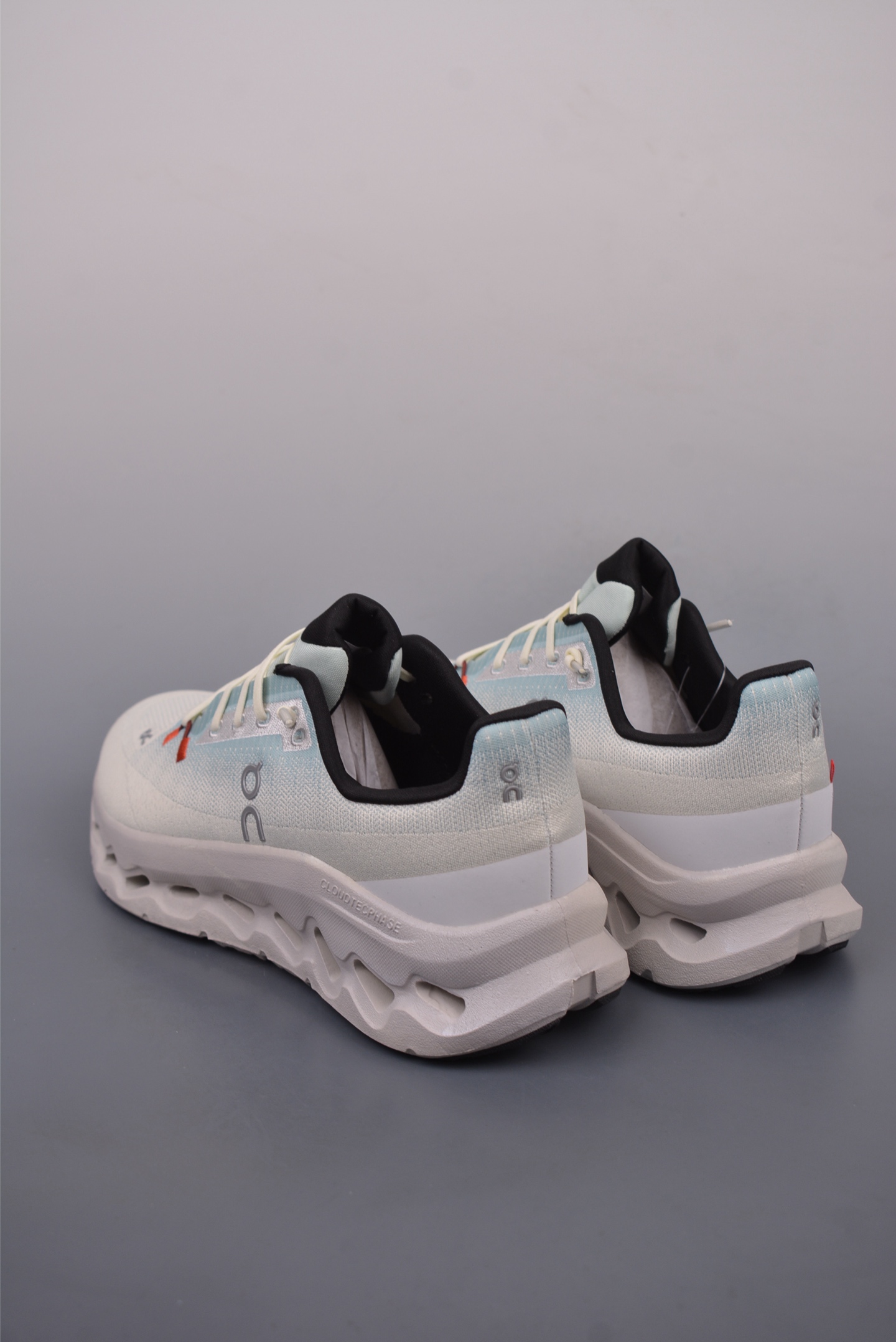180  On昂跑 Cloudtilt Loewe 户外街头机能风跑步鞋  M929283728