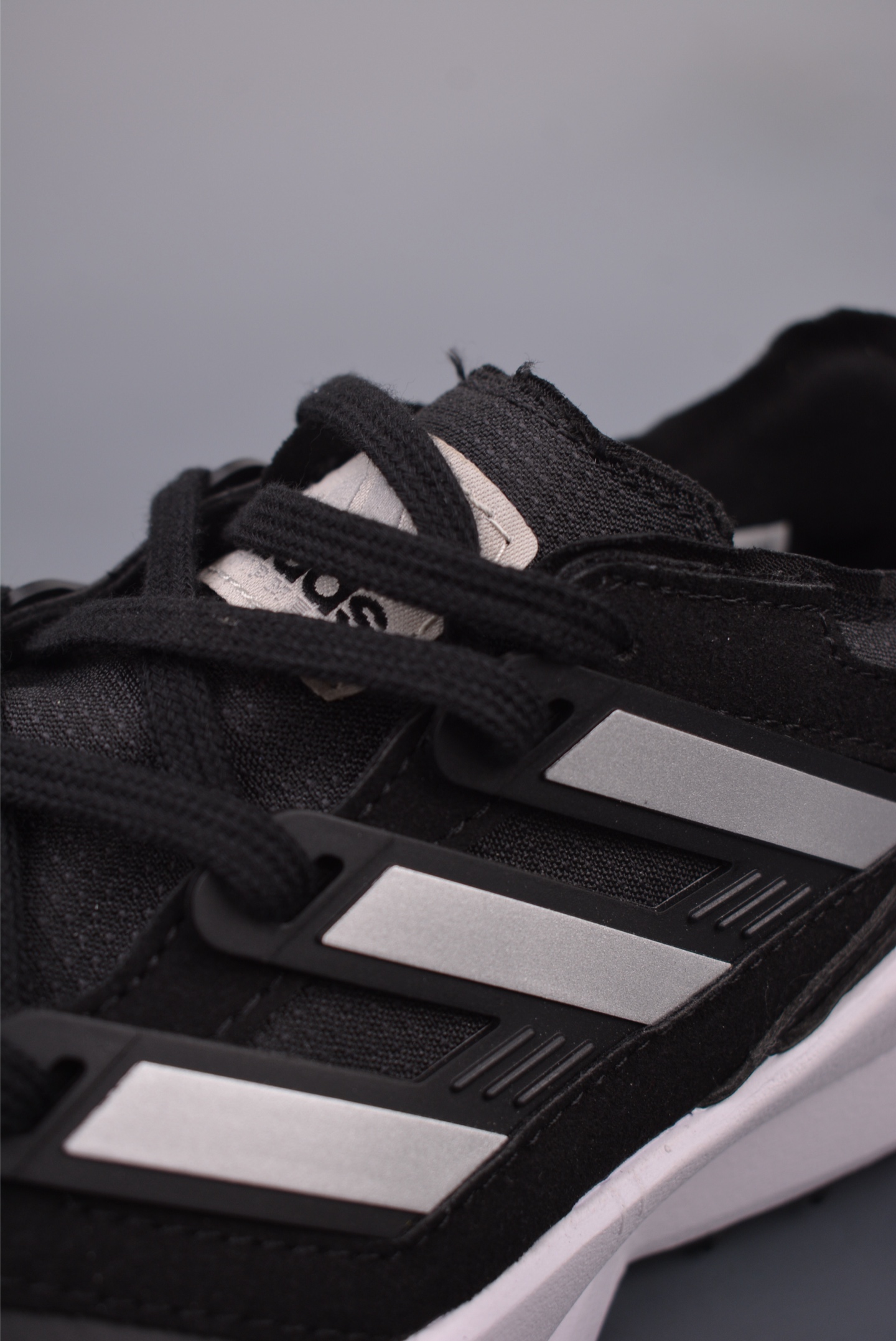 200  阿迪达斯 Adidas EQUIPMENT AGRAVIC 复古运动休闲鞋复古中帮经典鞋运动鞋  JH6113